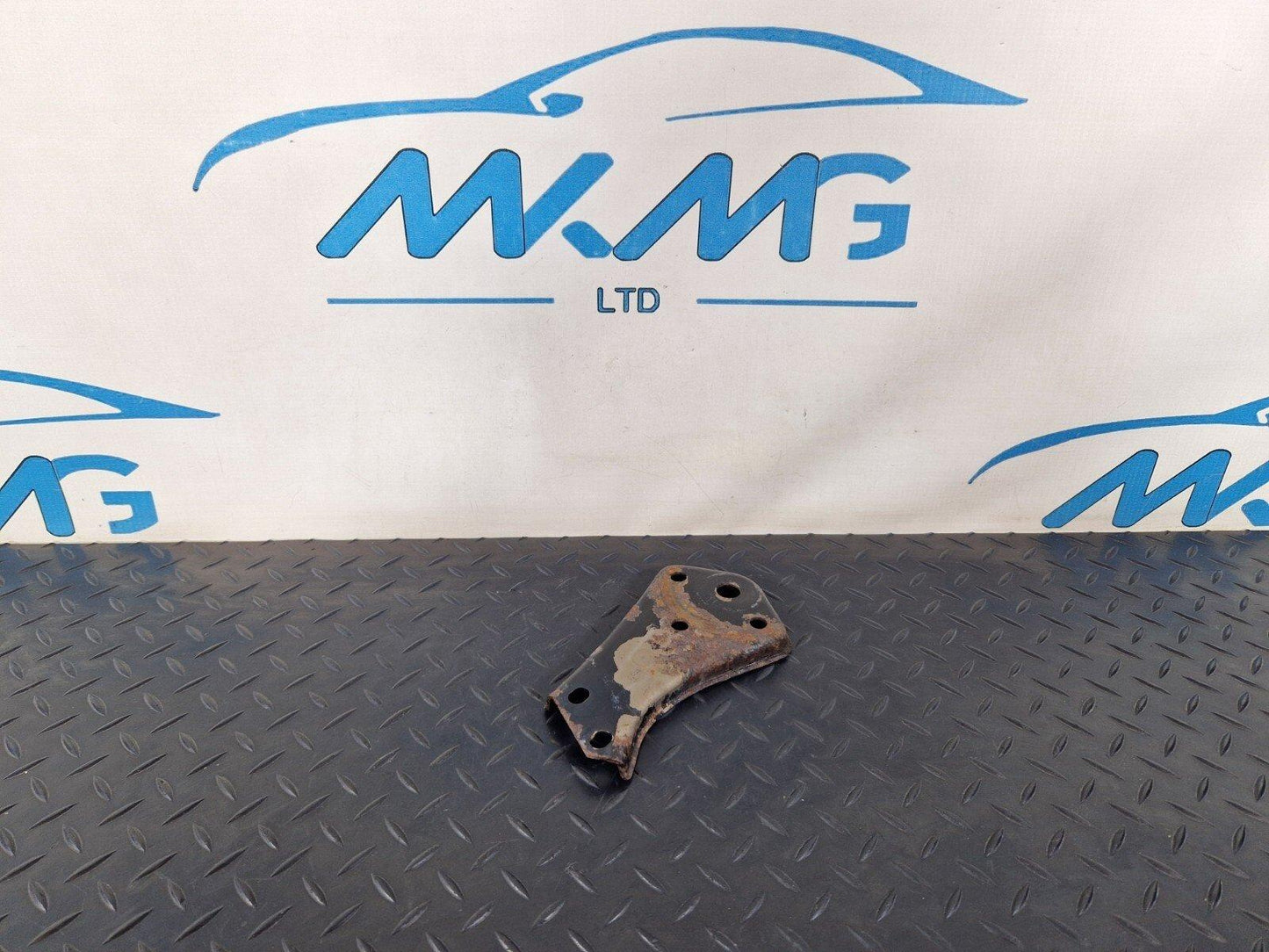 14-21 MERCEDES BENZ C300h W205 REAR SUBFRAME LEFT SIDE STOP PLATE A2053520700