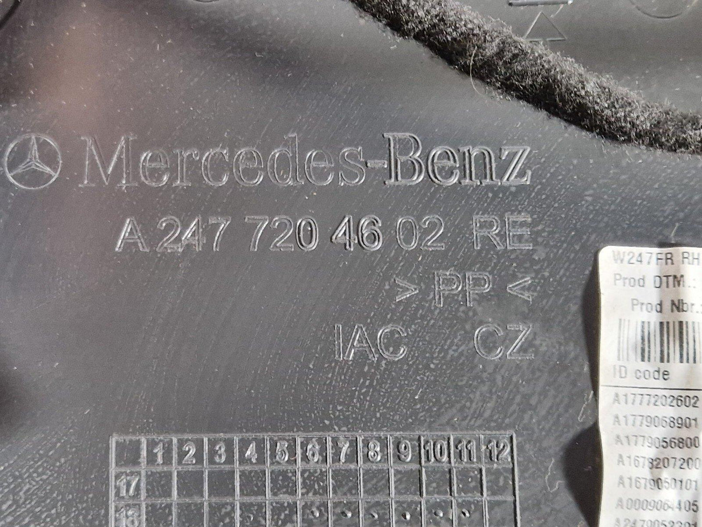 19-ON MERCEDES BENZ B CLASS W247 DOOR CARD PANEL RIGHT SIDE FRONT A2477204602