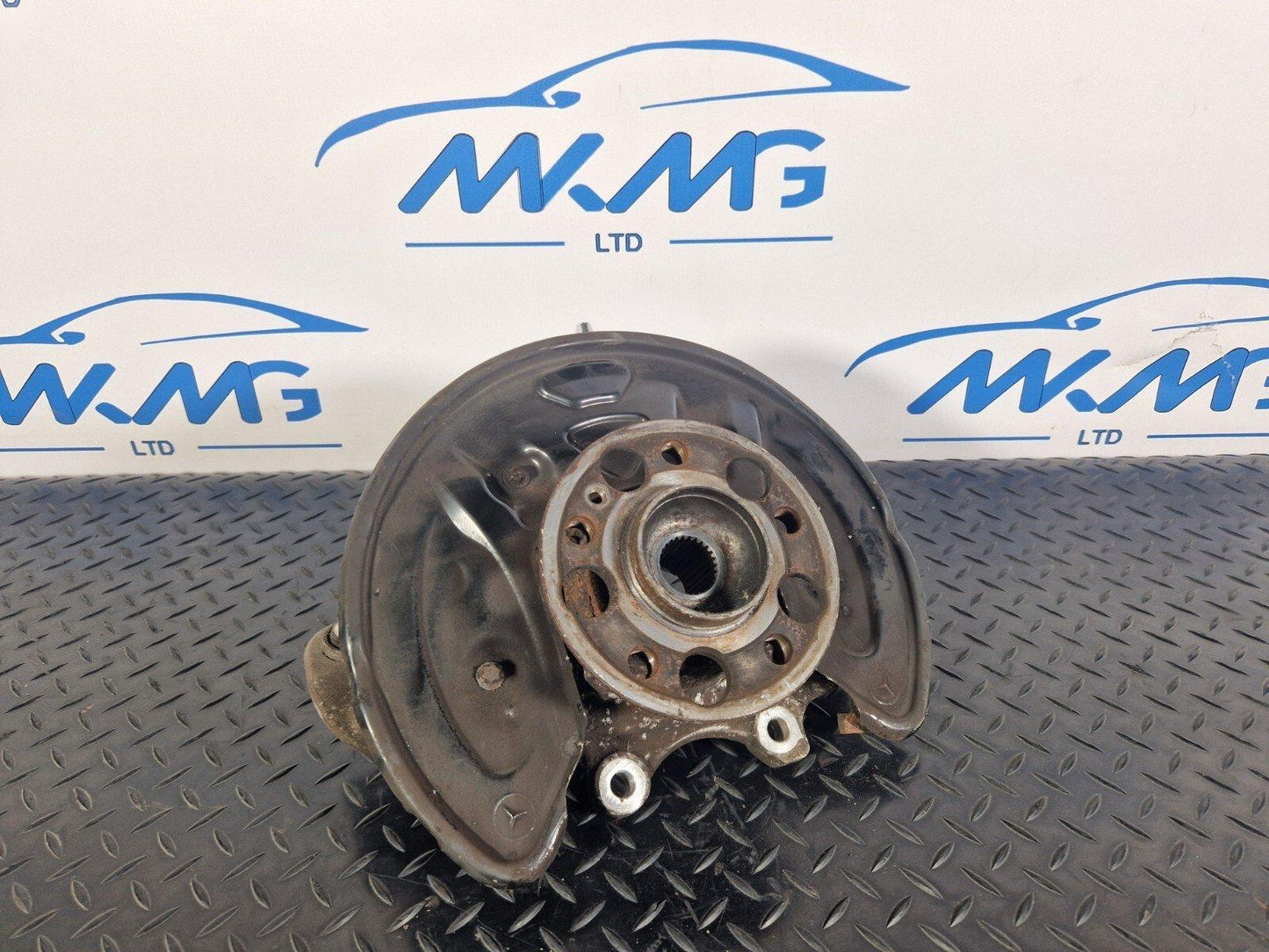 14-21 MERCEDES C350e W205 GENUINE REAR LEFT PASSENGER SIDE WHEEL HUB A2055467380
