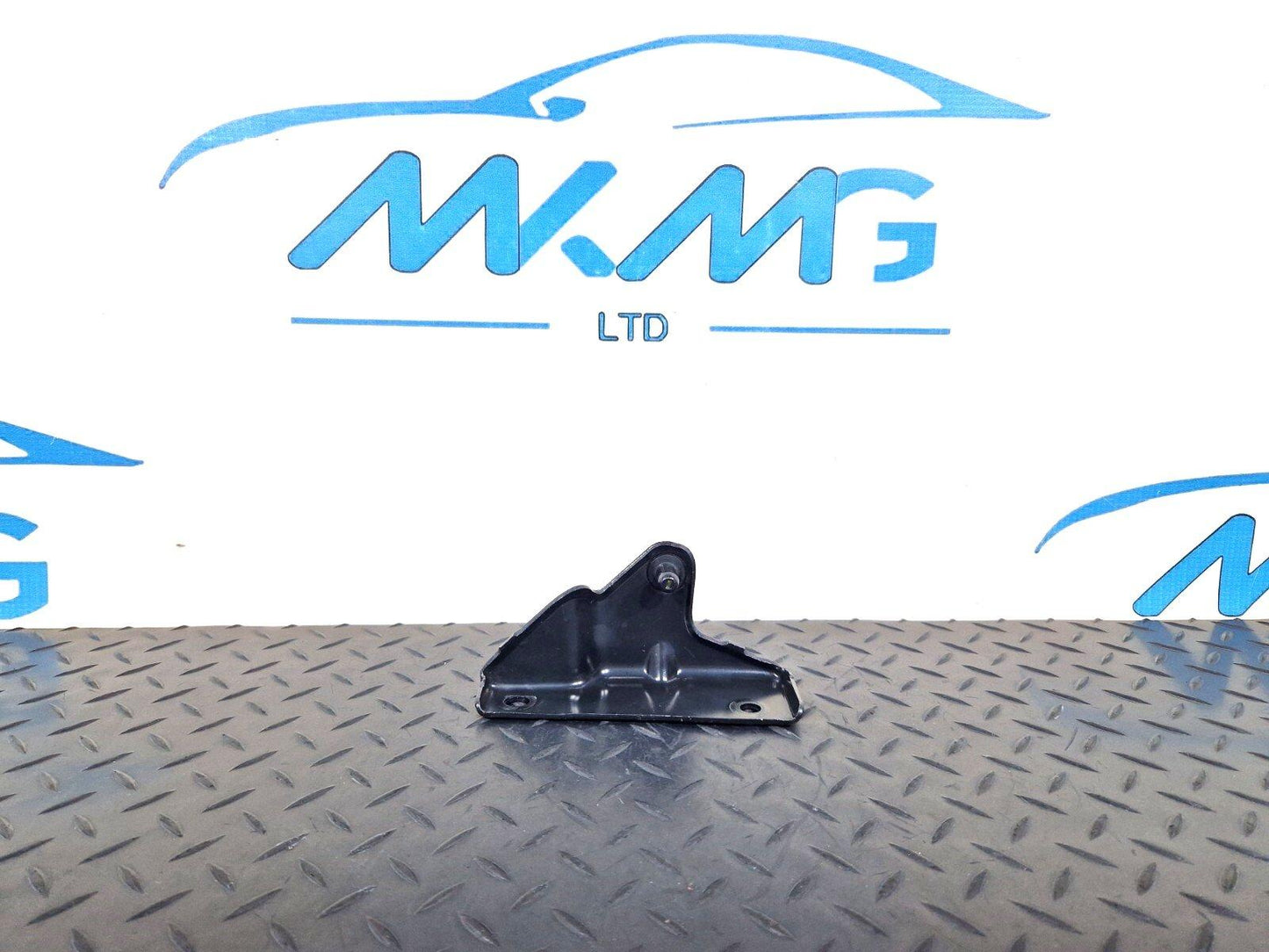 14-23 MERCEDES BENZ VITO W447 OEM LEFT PNEUMATIC SPRING HOLDER A4477400714