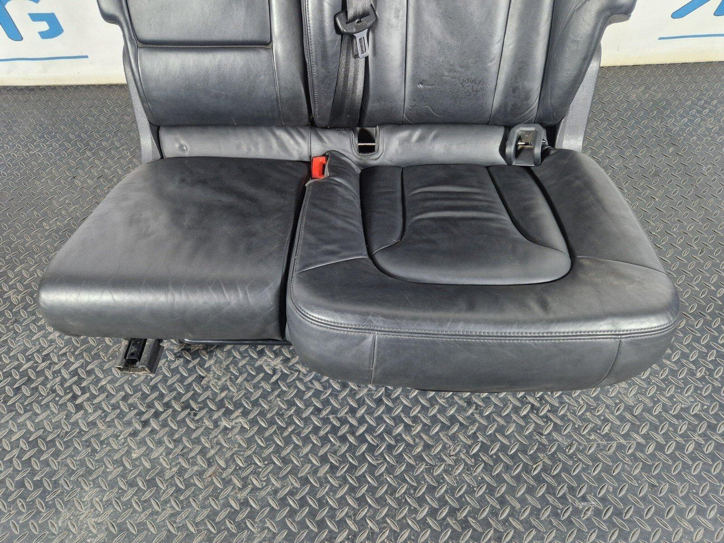 10-15 AUDI Q7 4L GENUINE REAR LEFT SEATS 2ND ROW 4L0890037