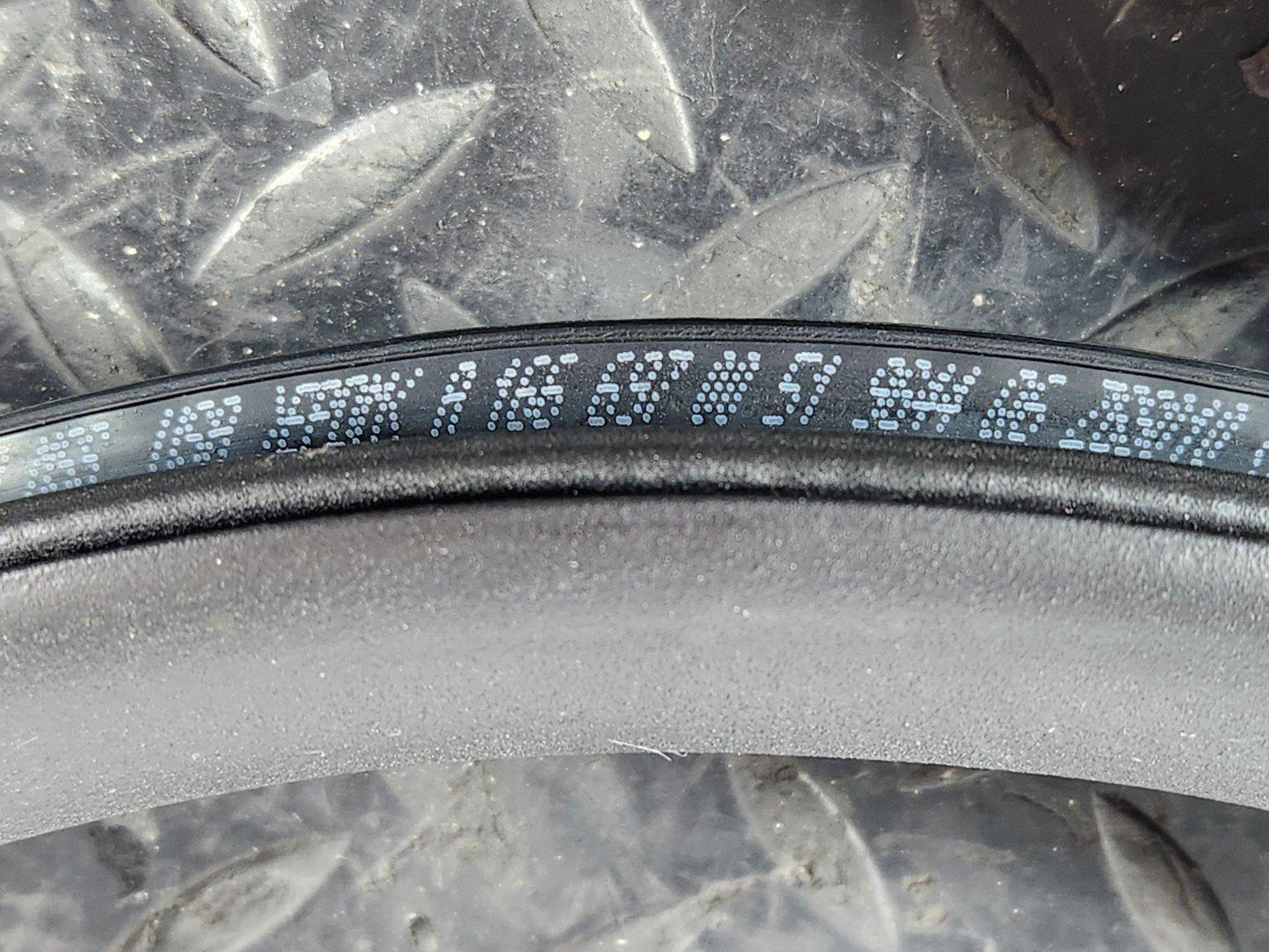 11-19 MERCEDES ML W166 OEM FRONT LEFT OR RIGHT SIDE DOOR RUBBER SEAL A1666970051