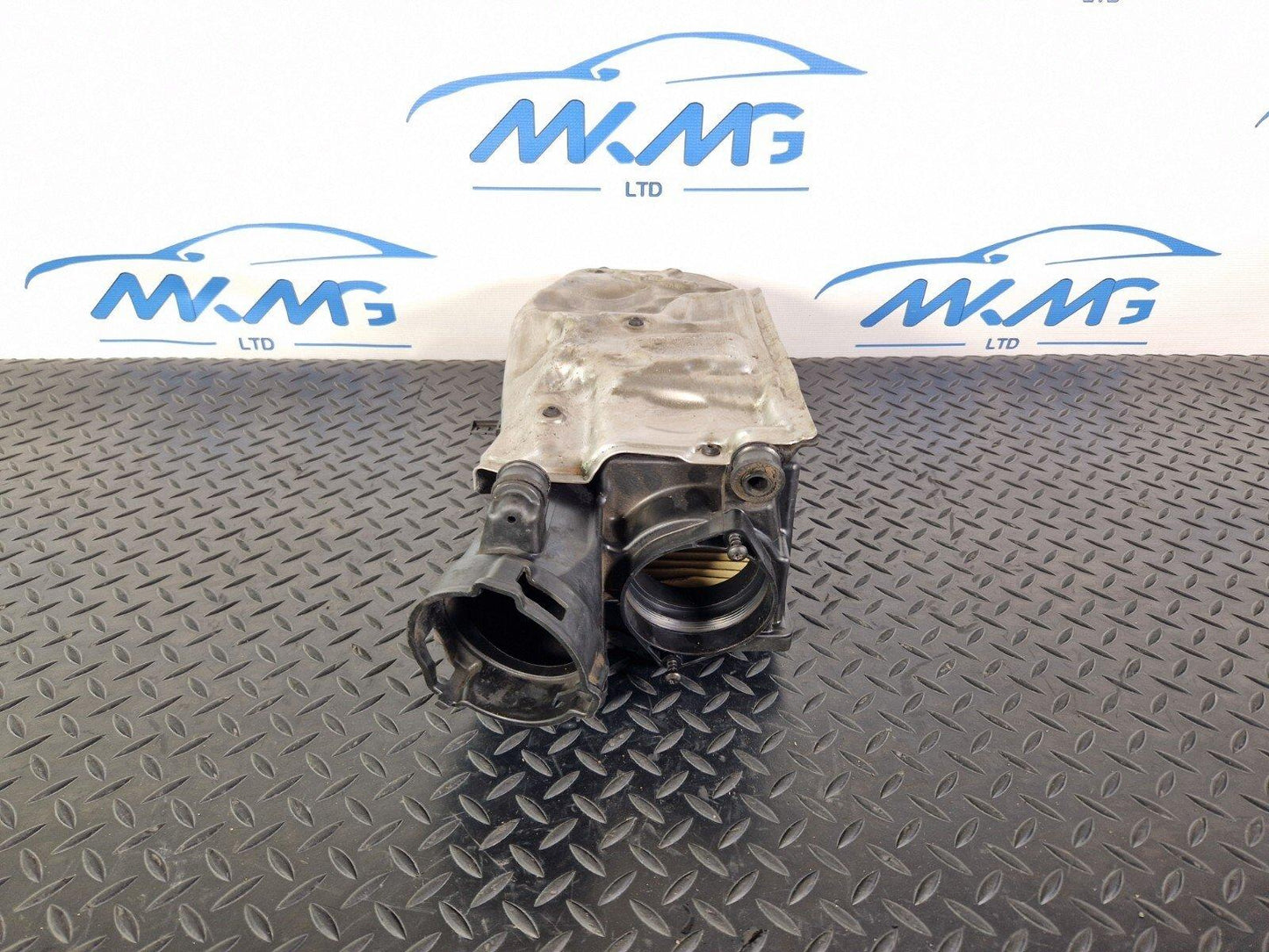 14-21 MERCEDES BENZ C300h W205 OEM AIR FILTER BOX A6510900700
