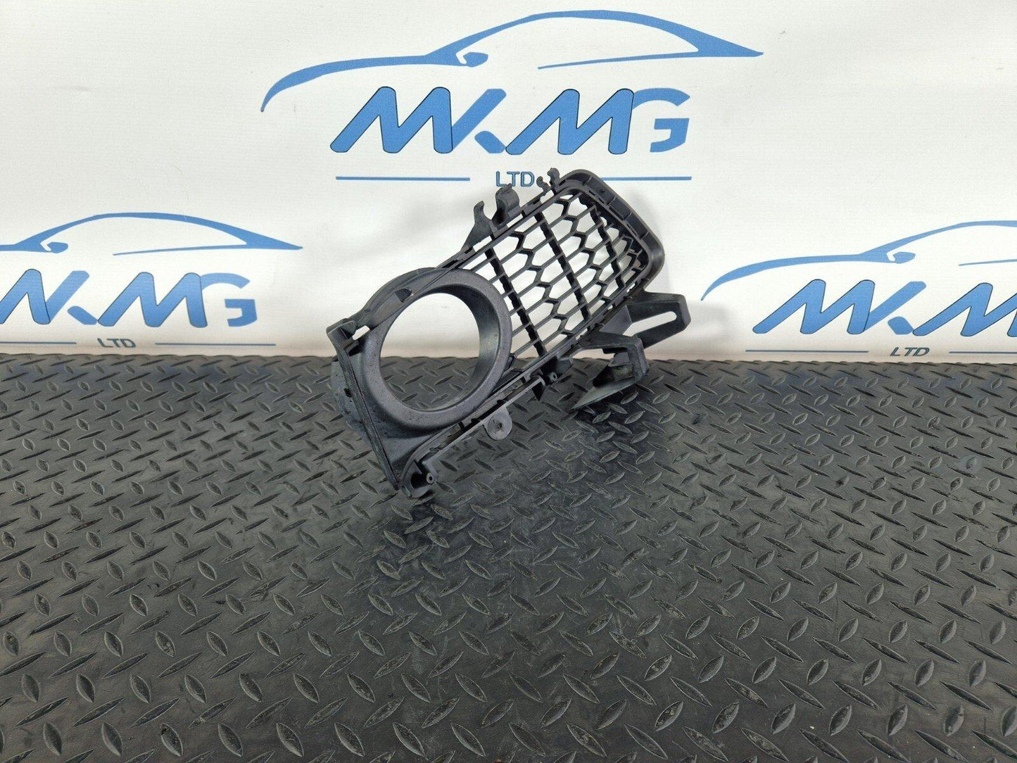12-18 BMW 3 SERIES F30 LCI GENUINE FRONT BUMPER RIGHT GRID GRILLE TRIM 8062632