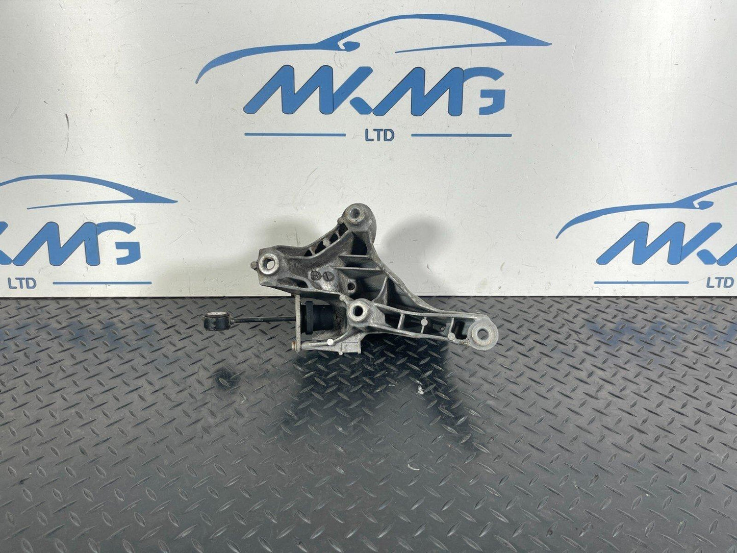 16-23 AUDI A5 F5 SPORTBACK LEFT N/S ENGINE MOUNT BRACKET & BEARING 4M0199307AD