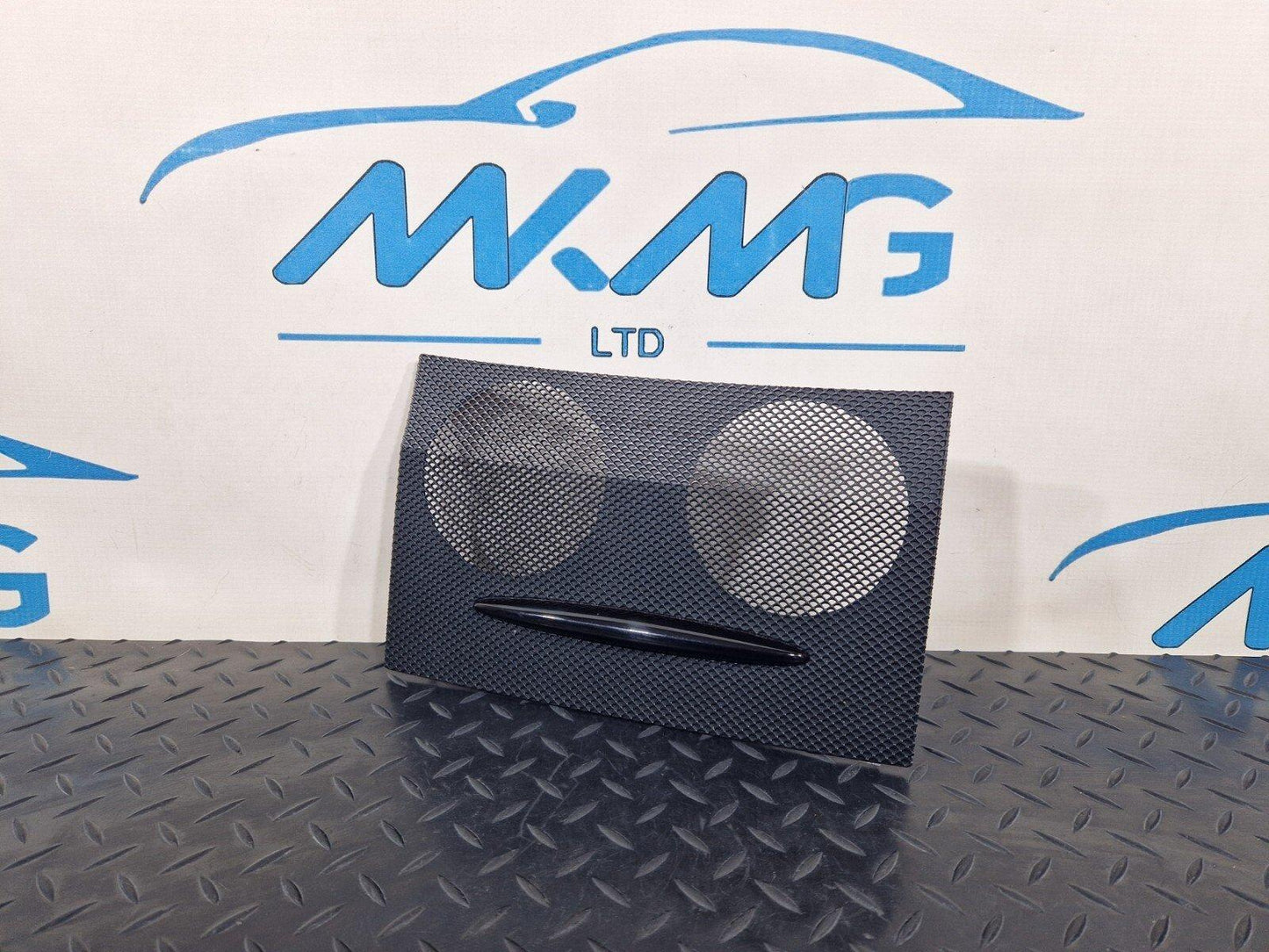 14-23 MERCEDES VITO W447 DASHBOARD CENTER SPEAKER COVER & PARKING SENSOR DISPLAY