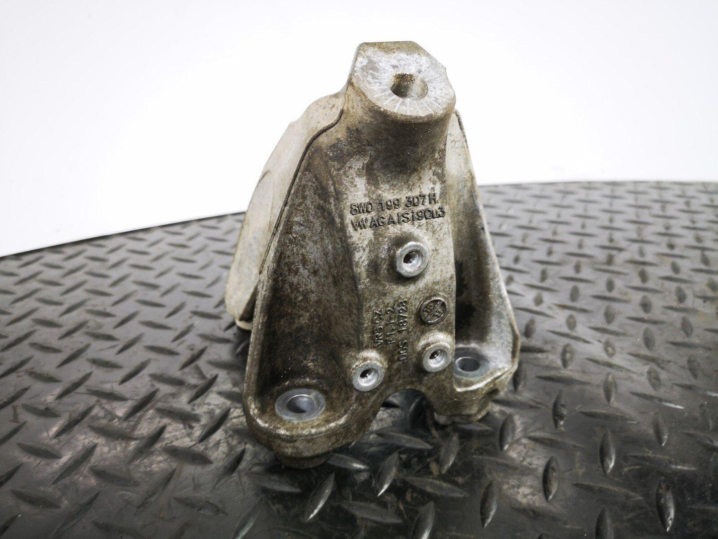 16-19 AUDI A4 B9 S-LINE GENUINE V6 3.0TDI CSW LEFT N/S ENGINE MOUNT 8W0199307H