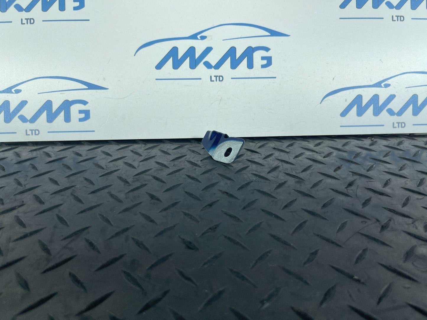 16-23 AUDI A5 F5 SPORTBACK S-LINE WING MOUNT BRACKET LH PASSENGER 8W0821469