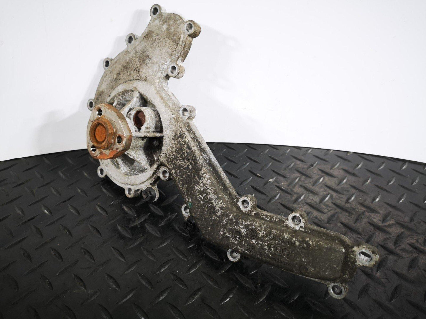 16-19 AUDI A4 B9 GENUINE V6 3.0TDI CSW ENGINE COOLING WATER PUMP  059121008M