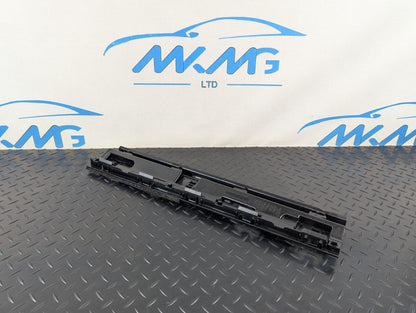 16-22 BMW X1 F48 LEFT SIDE CENTRE SKIRT MOUNTING BRACKET 7332331