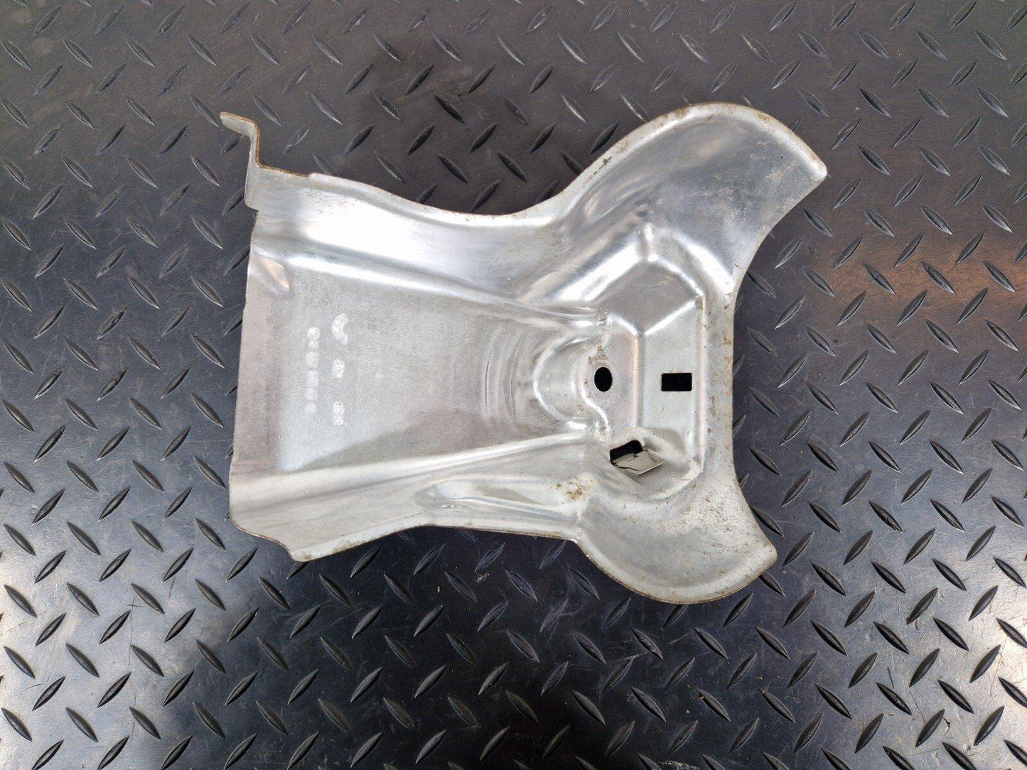 14-21 MERCEDES BENZ C200 W205 OEM ENGINE MOUNT COVER A2052400345