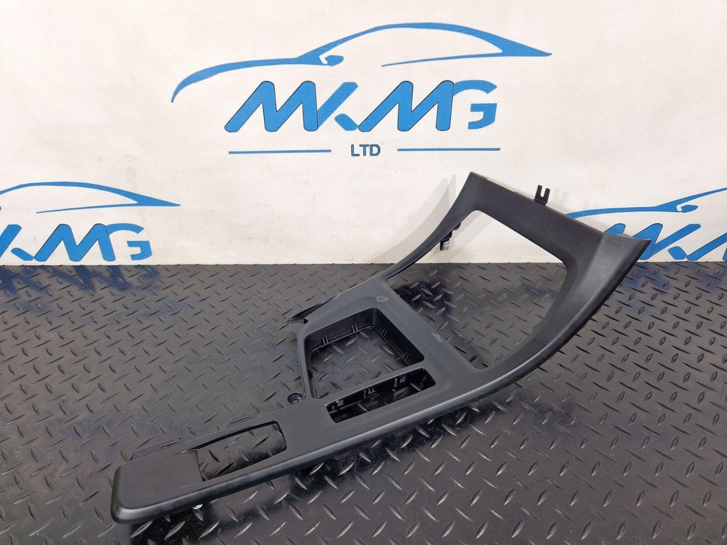 16-22 BMW X1 F48 FRONT CENTRE CONSOLE TRIM BLACK 9292548 MINOR SCRATCHES