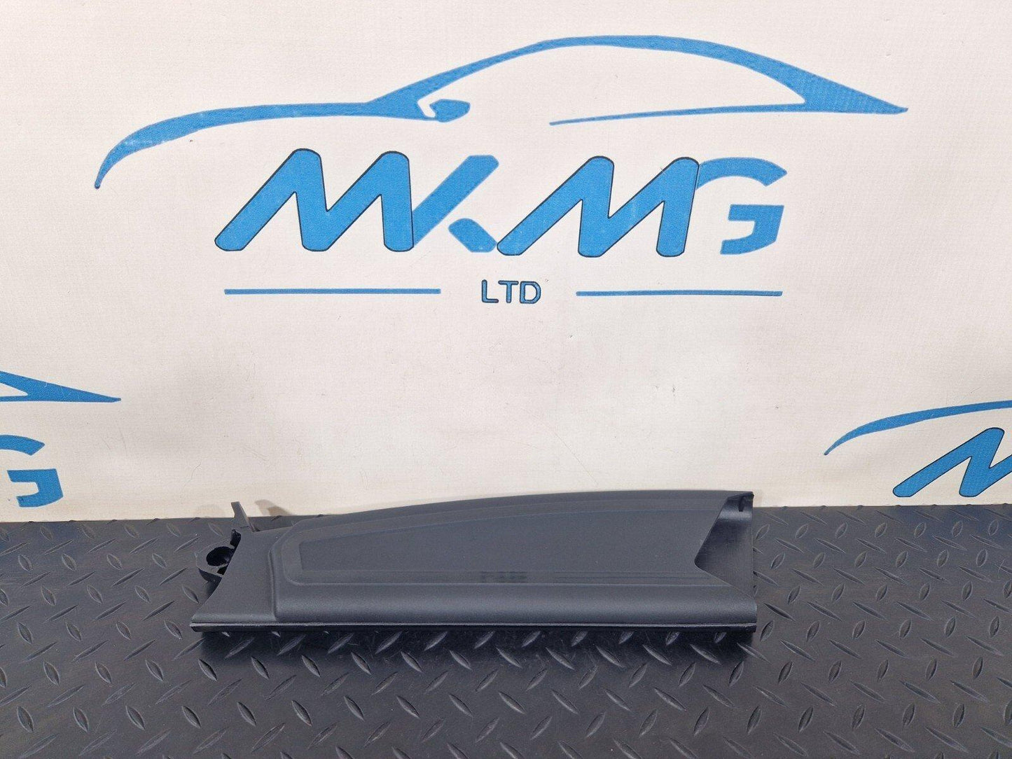15-18 AUDI A7 4G OEM REAR LEFT TAILGATE HINGE COVER TRIM 4G8827991A