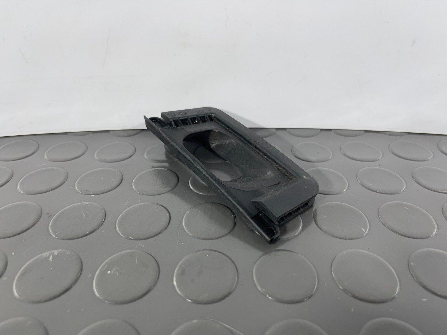 16-19 AUDI A4 B9 SALOON GENUINE FRONT RIGHT REINFORCEMENT BEAM SEAL 8W0819142A