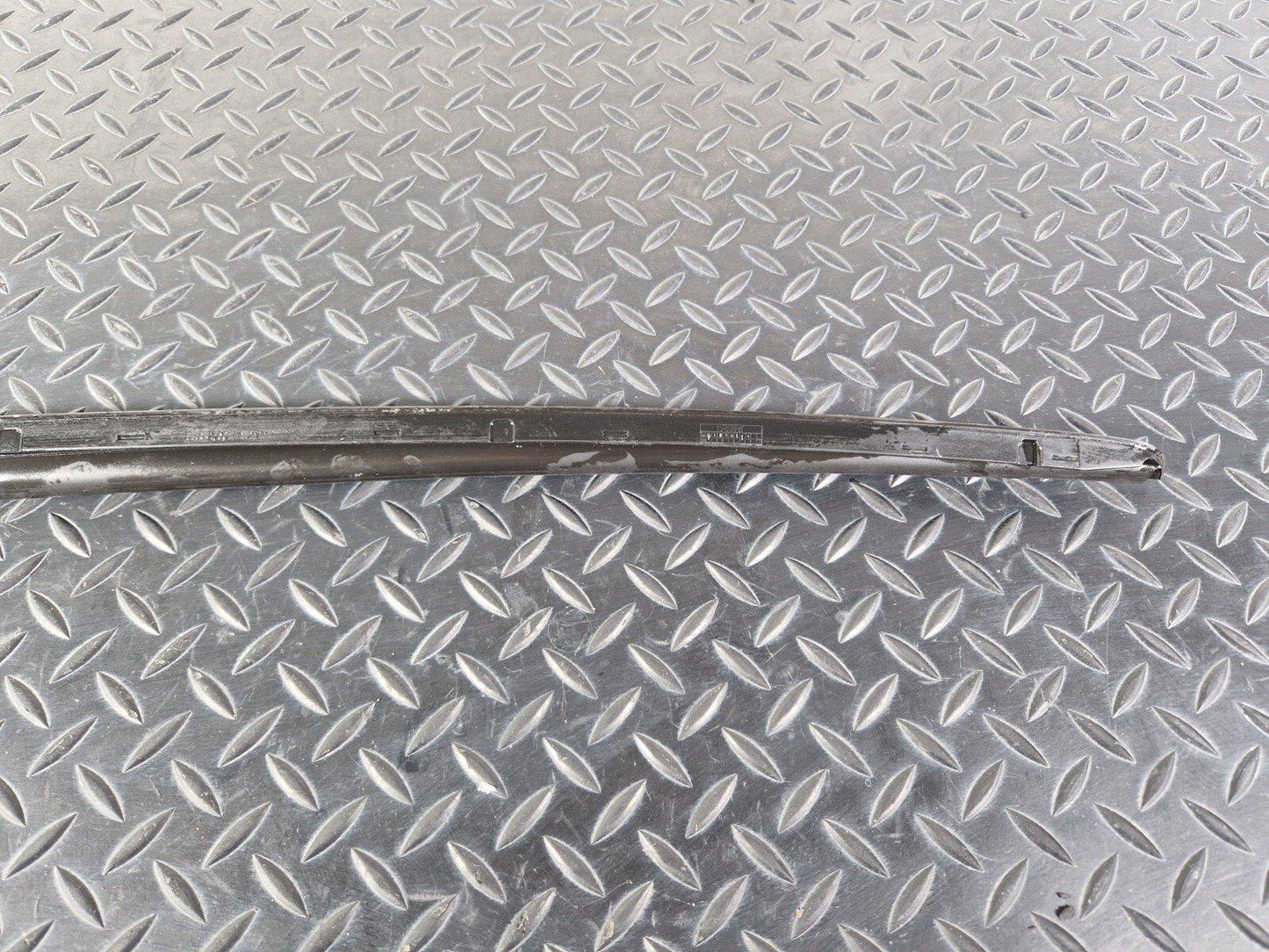16-19 AUDI A4 B9  FRONT LEFT WINDSCREEN WEATHERSTRIP MOULDING STRIP 8W0854327C