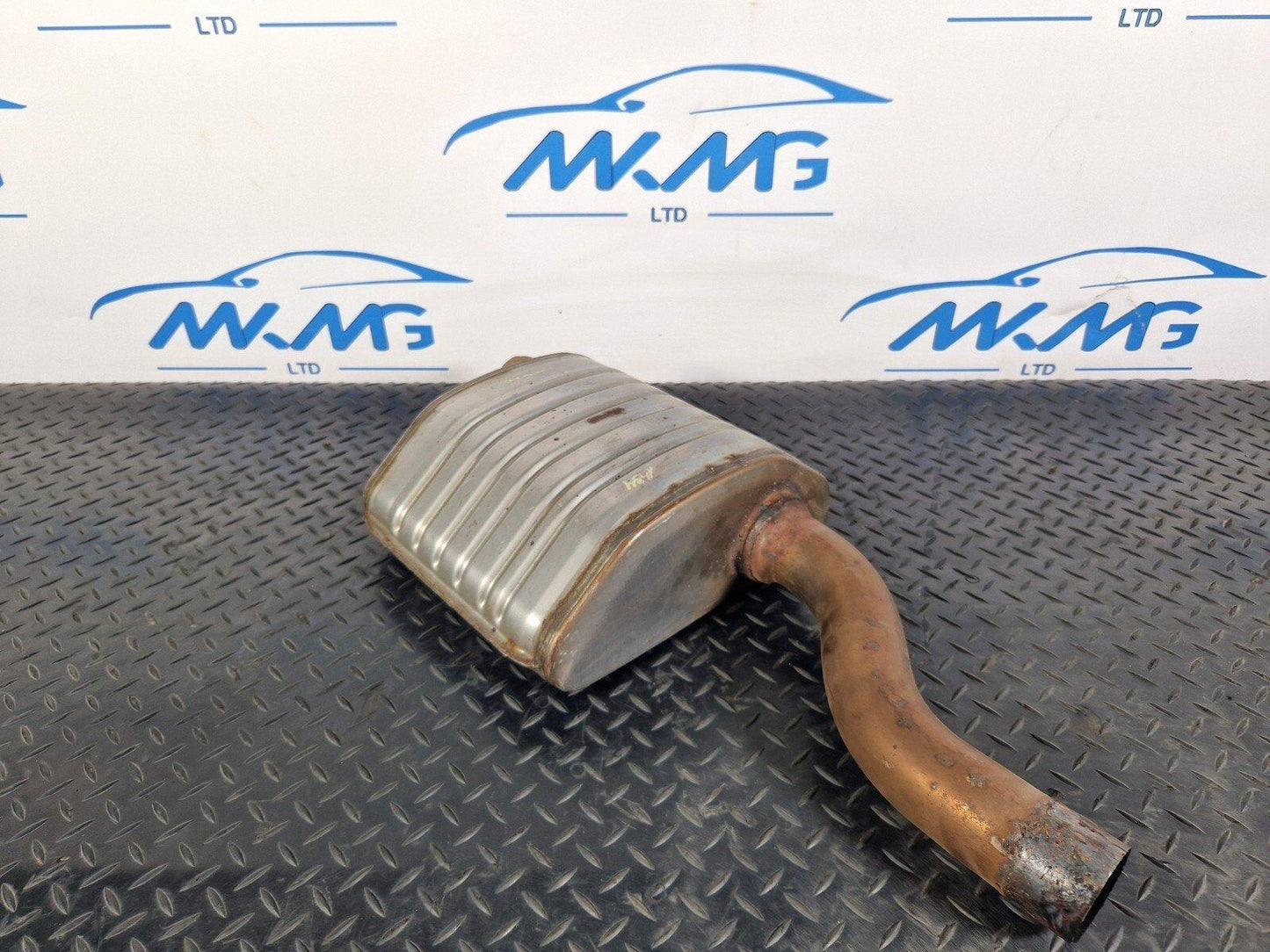 16-19 AUDI A4 B9 EXHAUST SILENCER CENTRE BOX 8W0253211F