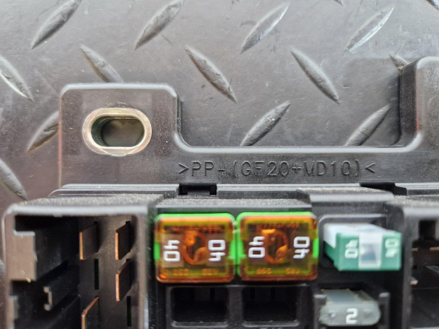 19-ON RANGE ROVER EVOQUE L551 GENUINE PASSENGER FUSE BOX M8D2-14A073-BA