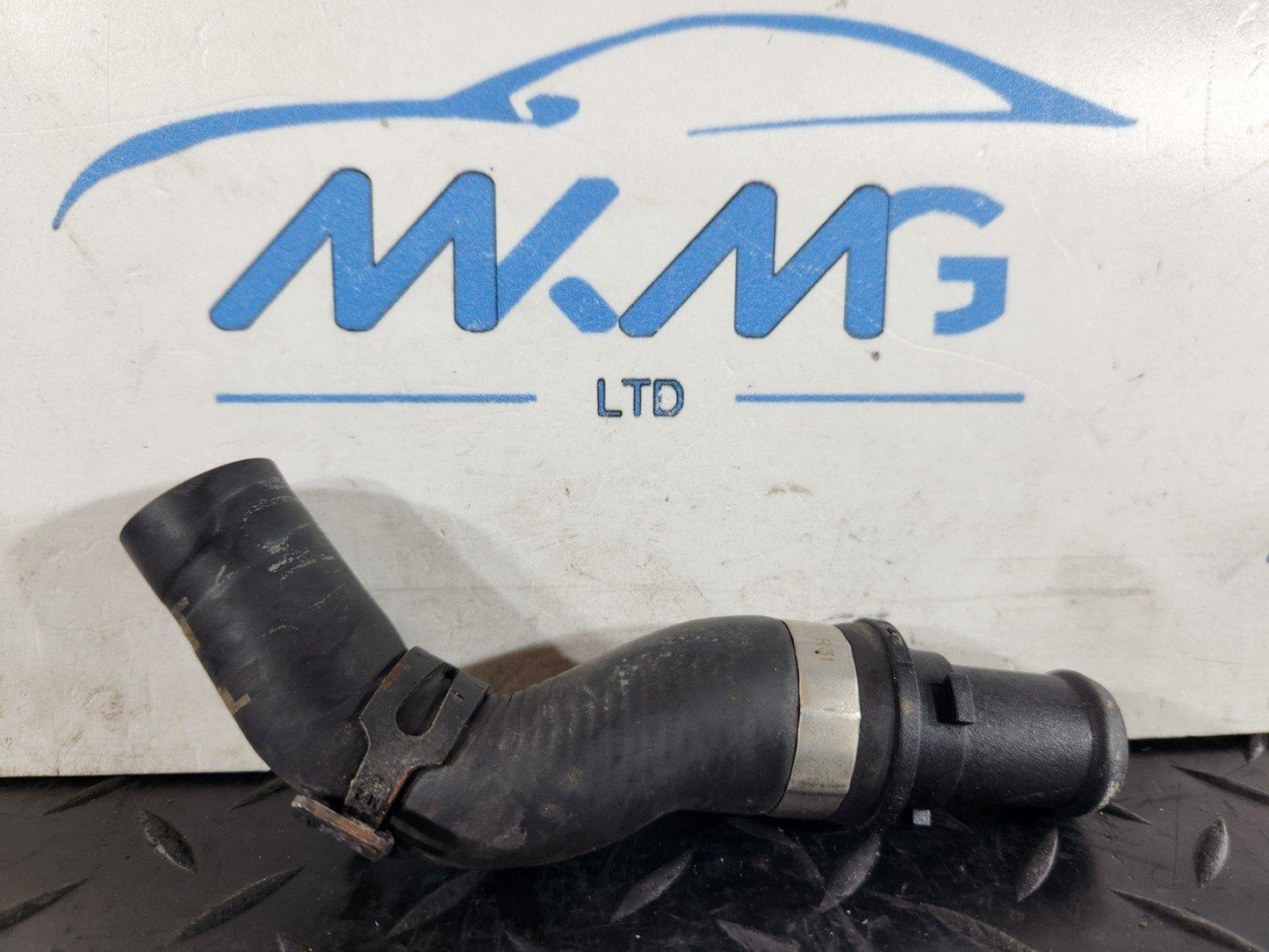 16-19 AUDI A4 B9 GENUINE OEM HEATER HOSE PIPE 8W0819332D