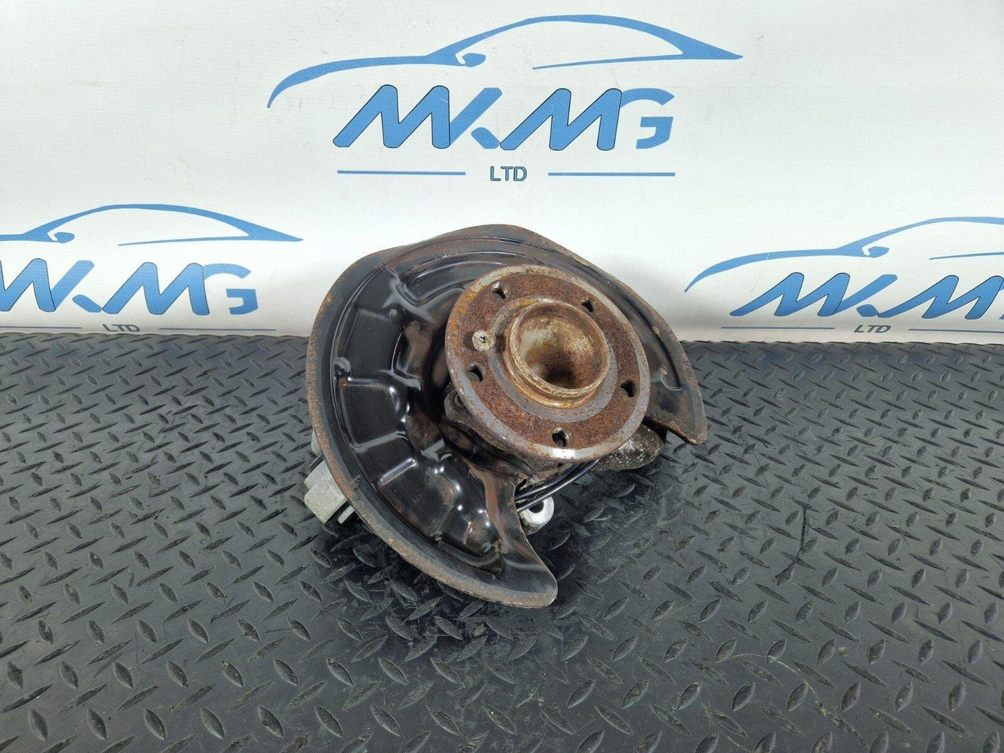 13-19 MERCEDES BENZ CLA C117 GENUINE OEM REAR RIGHT O/S WHEEL HUB A2460406