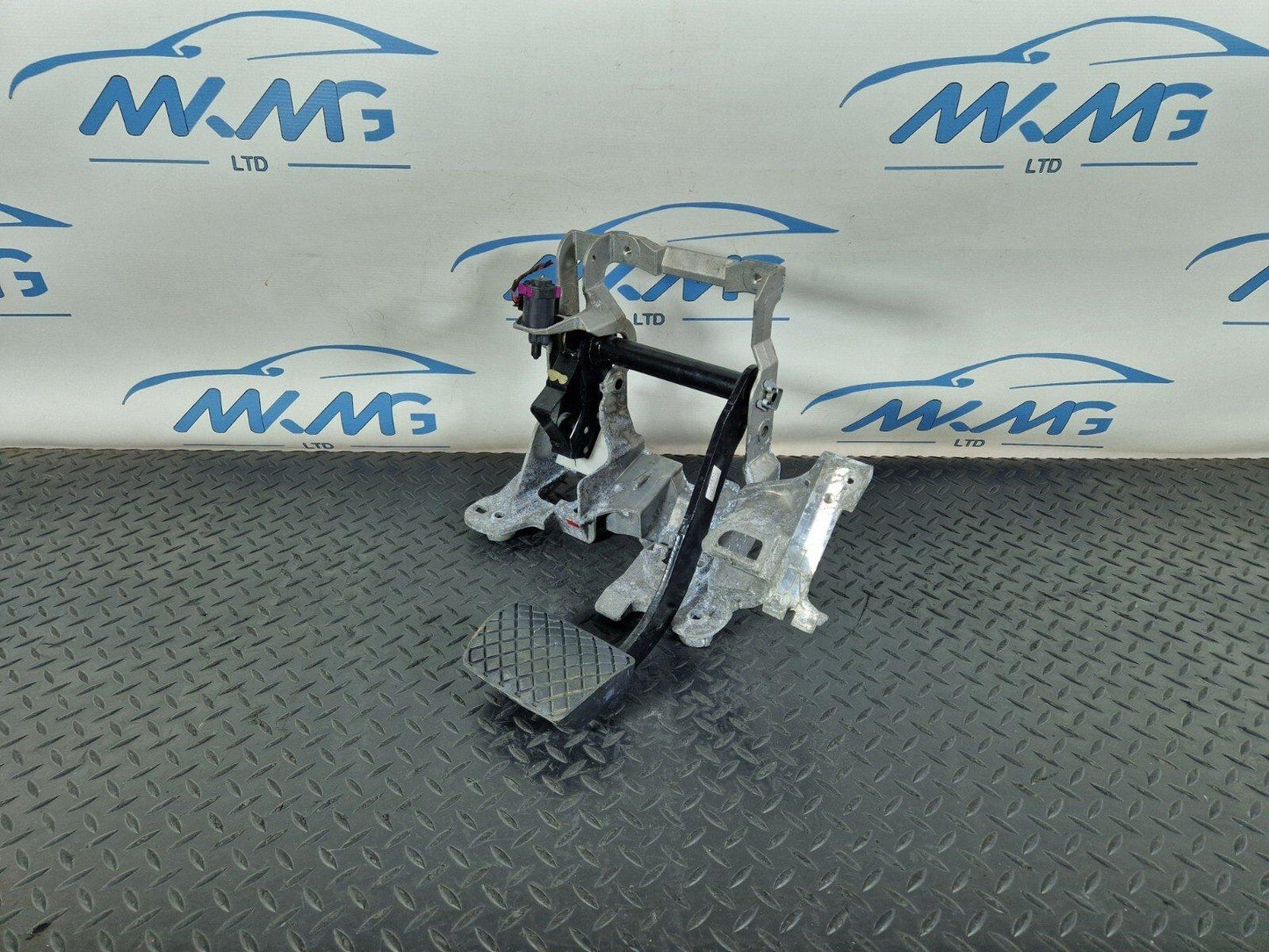 12-18 AUDI A6 C7 GENUINE BRAKE CLUTCH PEDAL ASSEMBLY 8K2721117