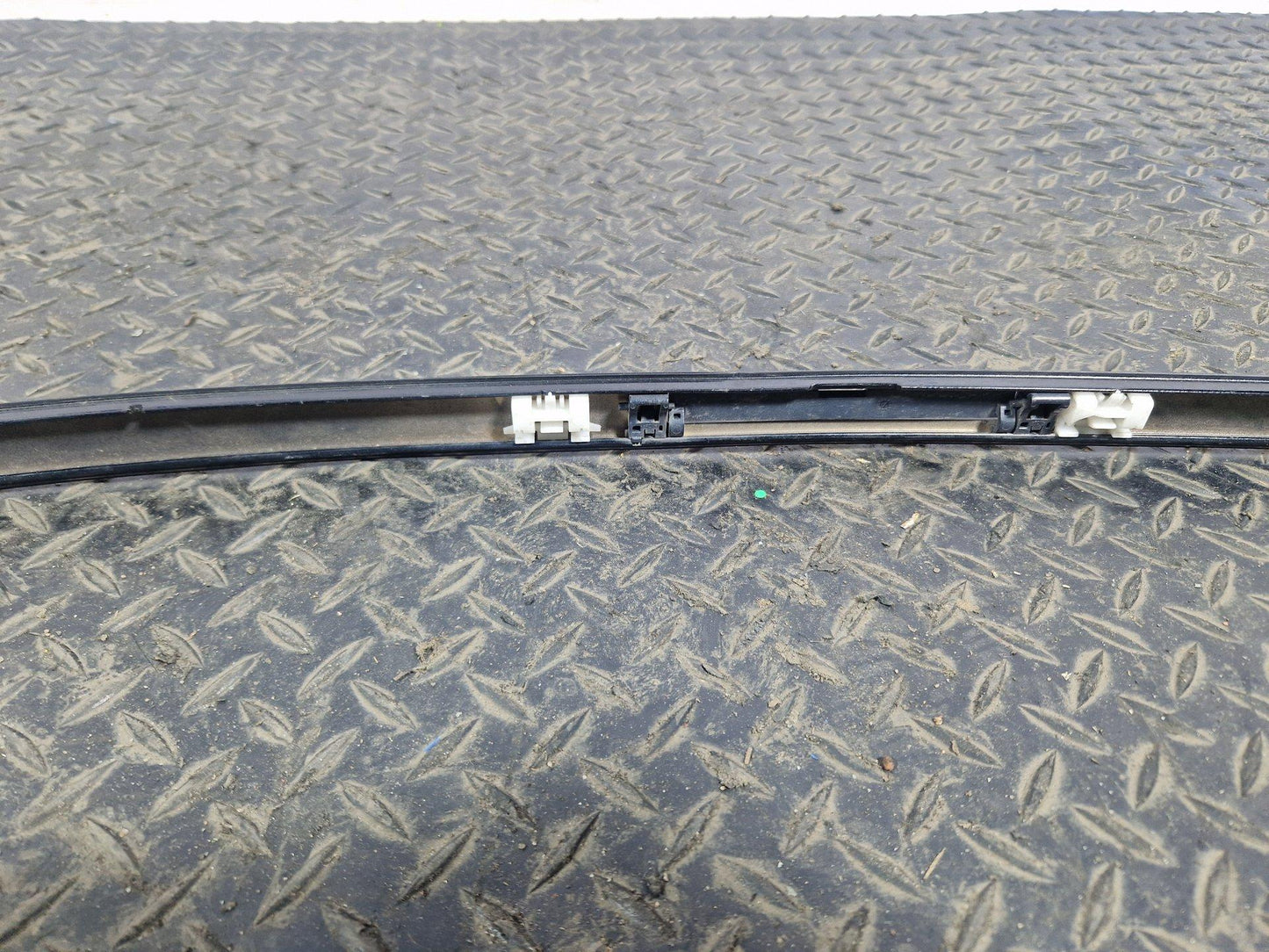 BMW 1 Series F20 F21 Right Driver Side Roof Rail Trim Genuine 7240686
