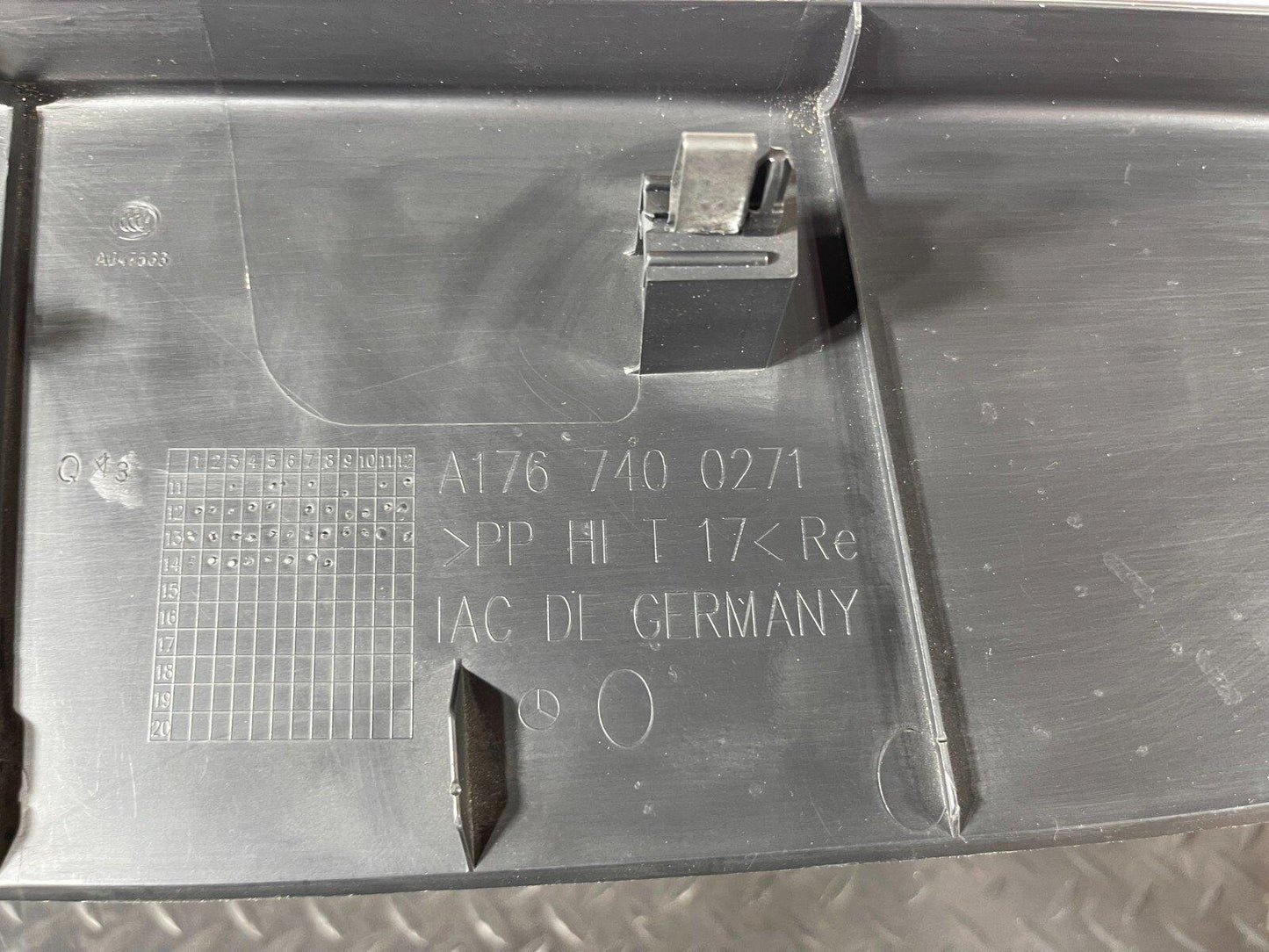 12-18 MERCEDES A-CLASS W176 GENUINE REAR RIGHT O/S BOOTLID TRIM A1767400271