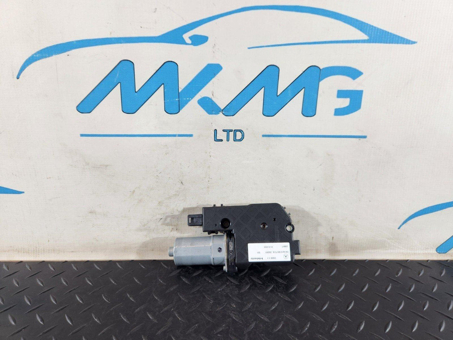 19-ON MERCEDES BENZ B CLASS W247 PANORAMIC SUNROOF MOTOR A2139067003
