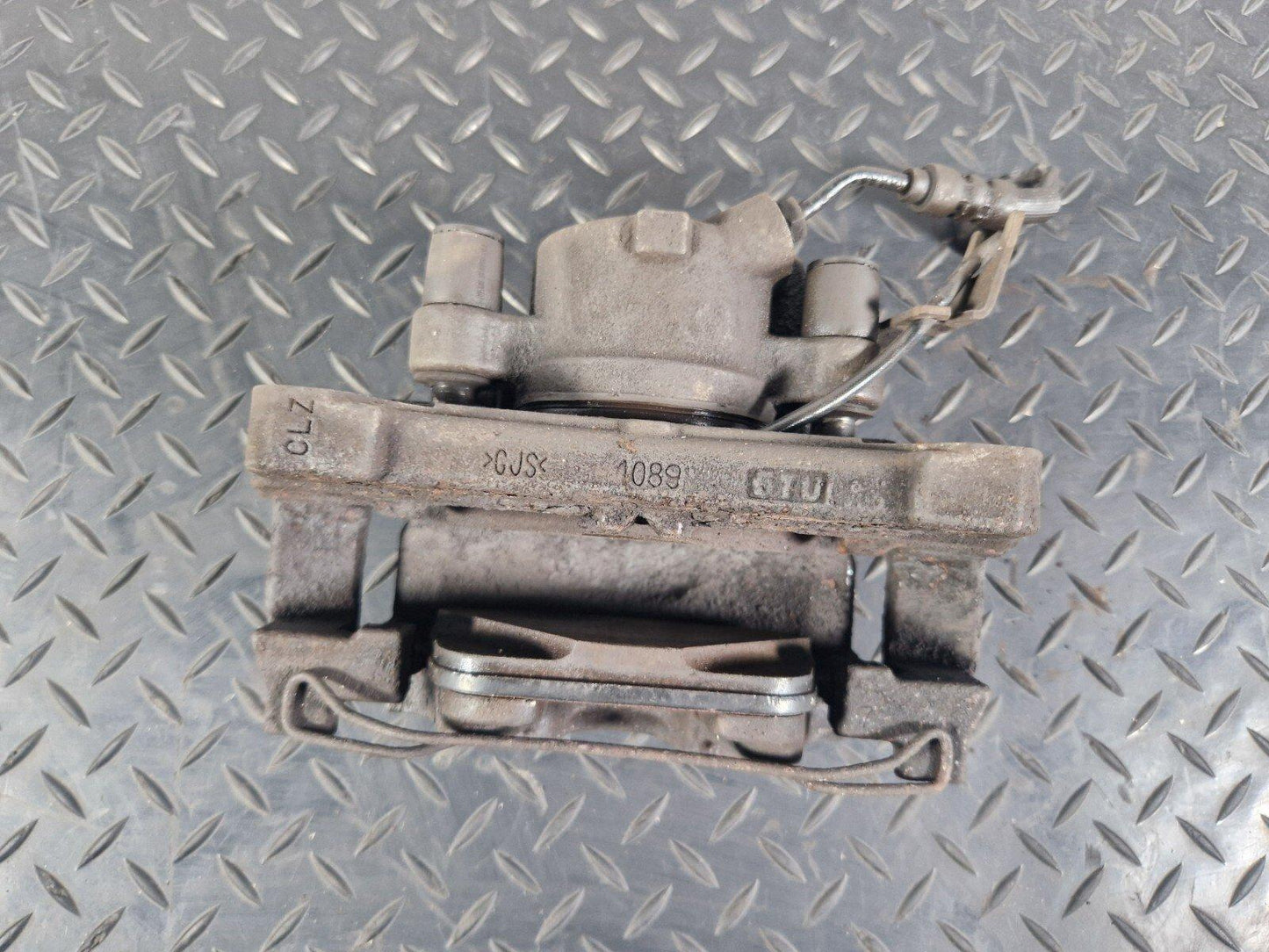 16-19 AUDI A4 B9 GENUINE N/S PASSENGER SIDE FRONT BRAKE CALIPER 8W05BQ 0315 CLZ