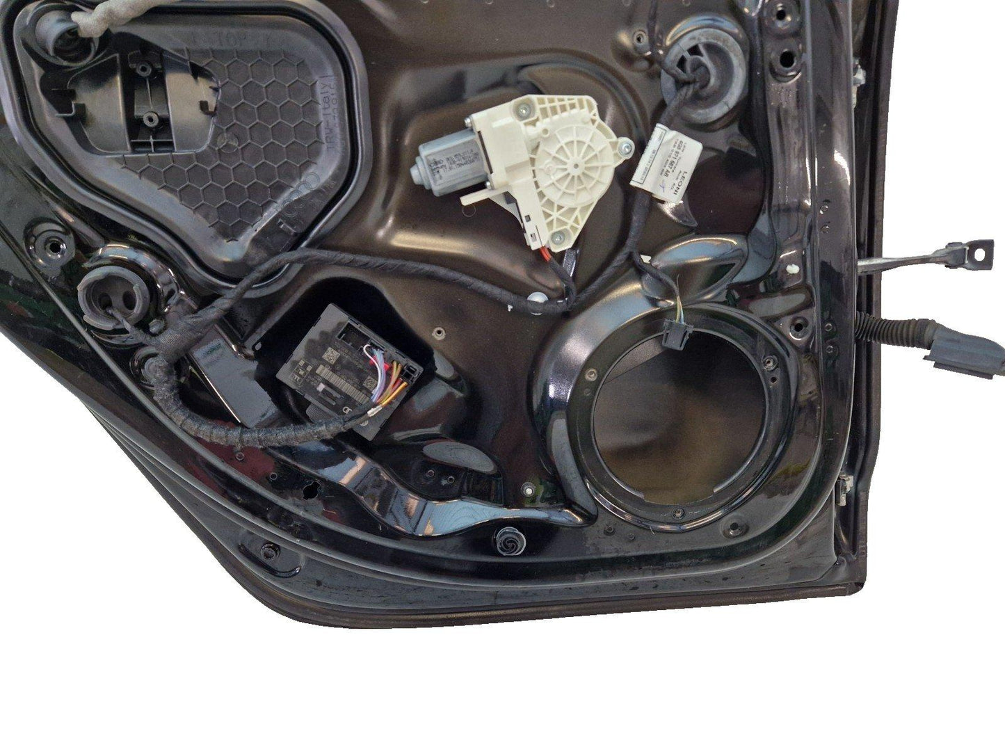 12-18 AUDI A6 C7 SALOON REAR LEFT N/S COMPLETE DOOR IN BLACK (NEEDS REPAINTING)