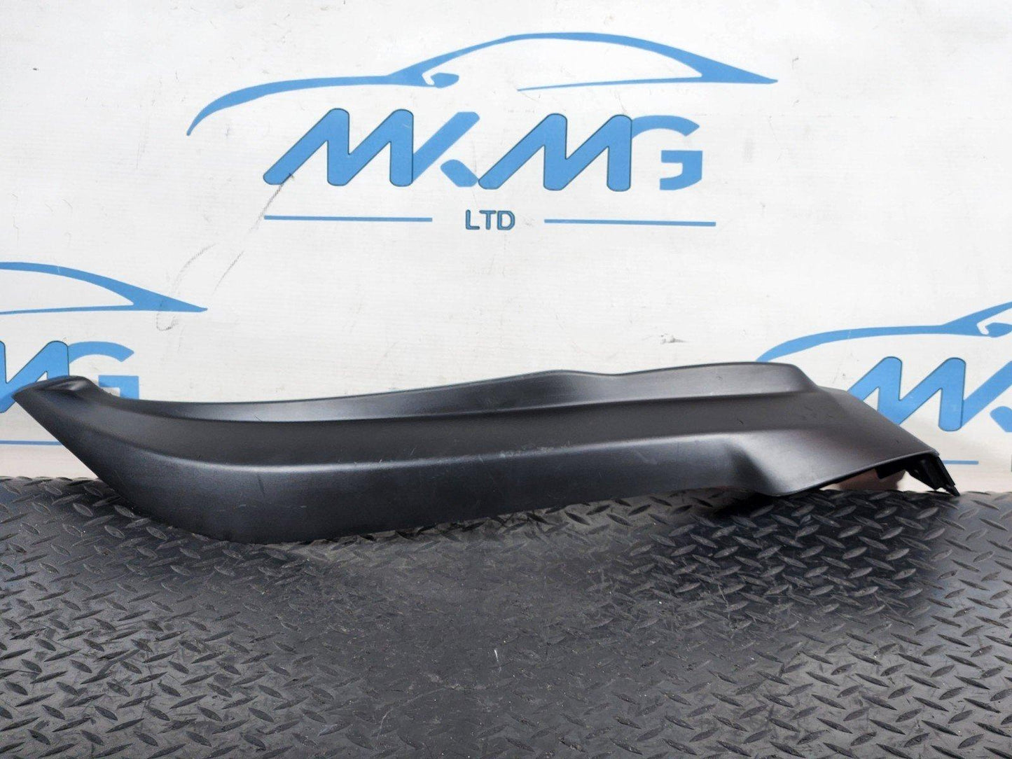 19-ON RANGE ROVER EVOQUE L551 REAR WHEEL ARCH TRIM RH K8D228370AD