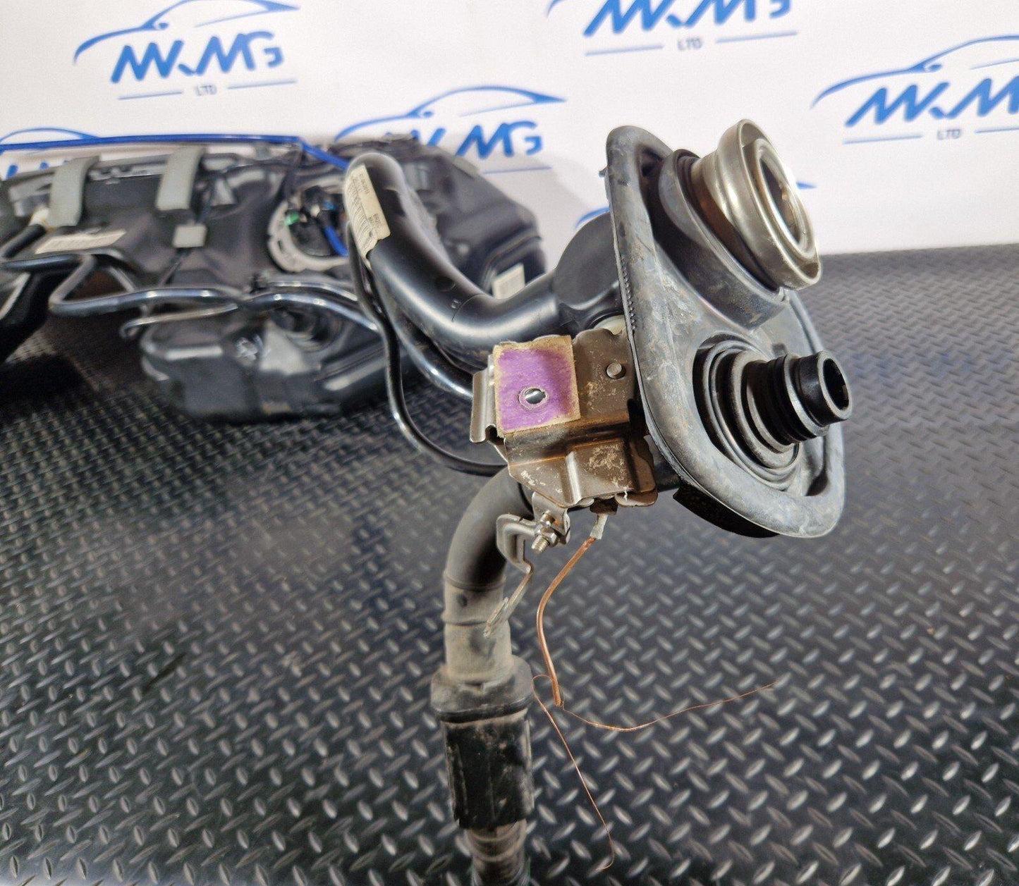 14-21 MERCEDES BENZ C300 W205 HYBRID DIESEL FUEL TANK WITH PUMP A2054701201
