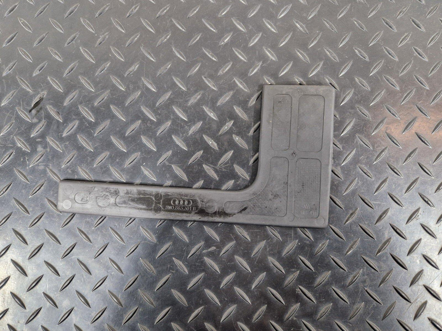 16-19 AUDI A4 AVANT B9 S-LINE OEM CENTRE CONSOLE RUBBER INSERT 8W0863301B