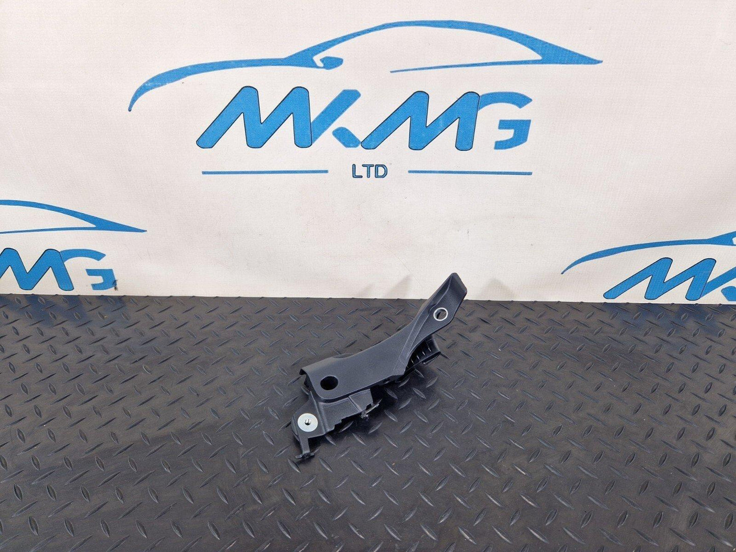 12-17 AUDI S5 CONVERTIBLE REAR RIGHT BELT GUIDE TRIM COVER BRACKET 8F0857828