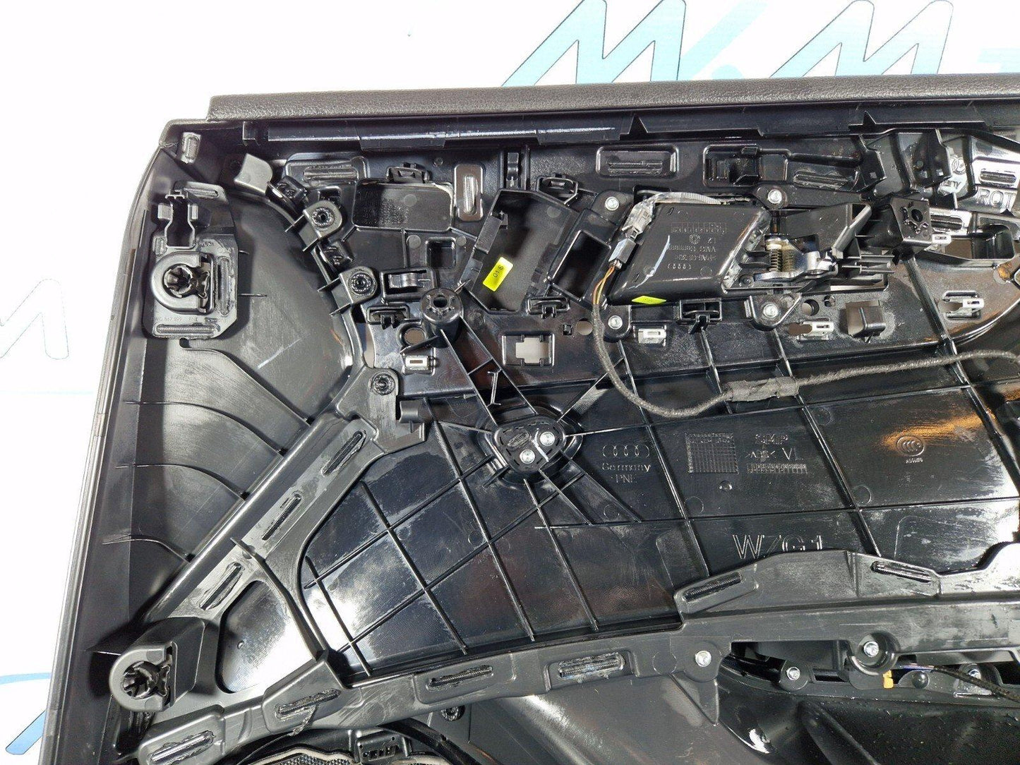 16-19 AUDI A4 B9 S-LINE GENUINE FRONT PASSENGER SIDE DOOR CARD PANEL 8W0867133