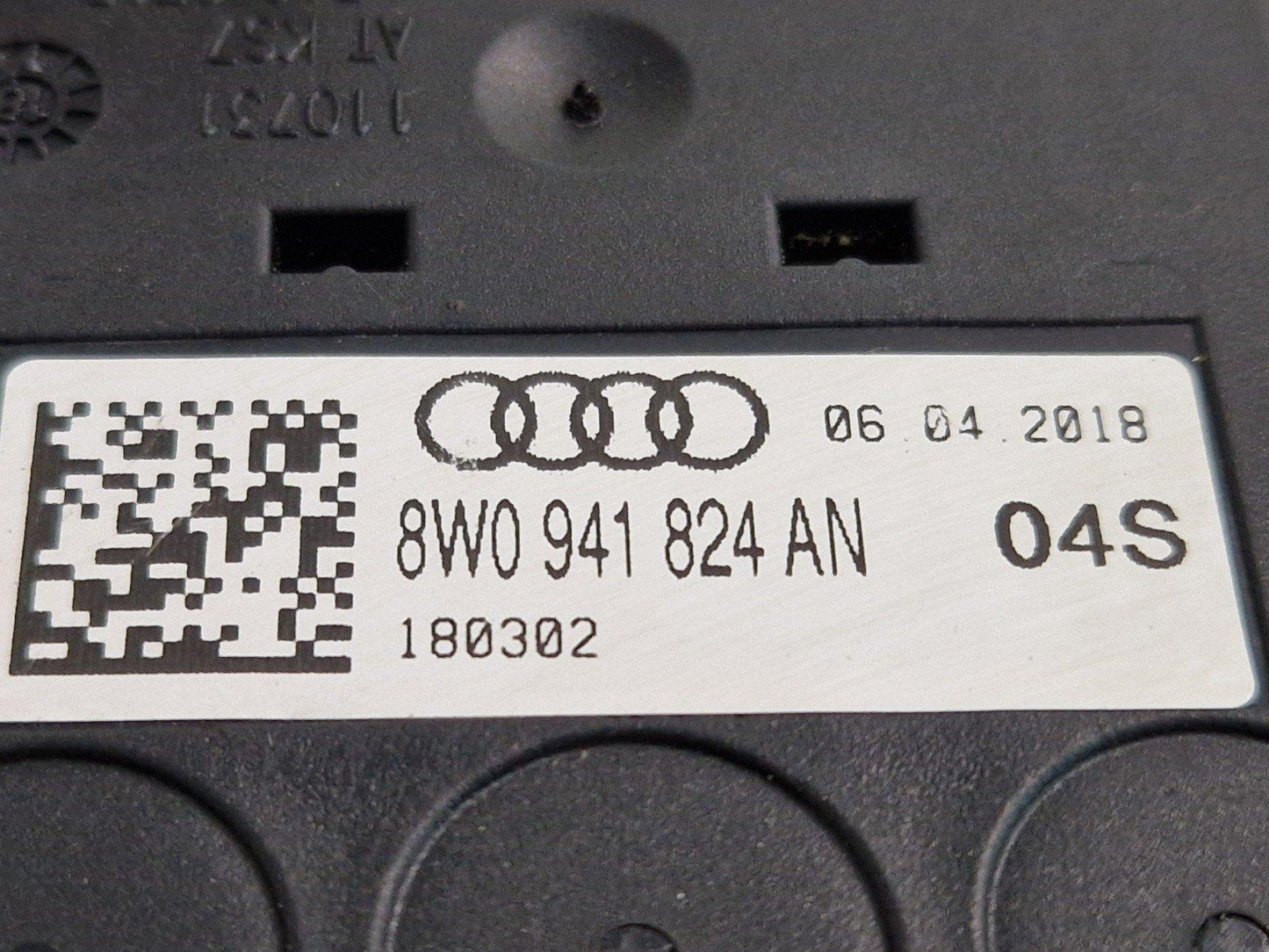 16-19 AUDI A4 B9 SPORT FUSE BOX POWER DISTRIBUTION CONTROL MODULE 8W0941824AN