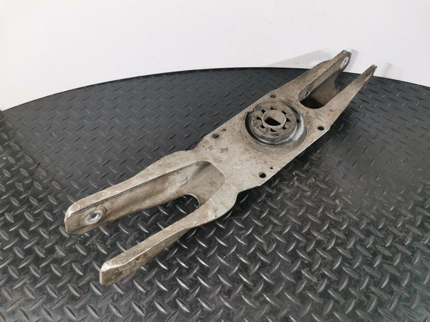 MERCEDES A B CLA W246 W176 C117 REAR LOWER CONTROL ARM SPRING LINK A2463520202