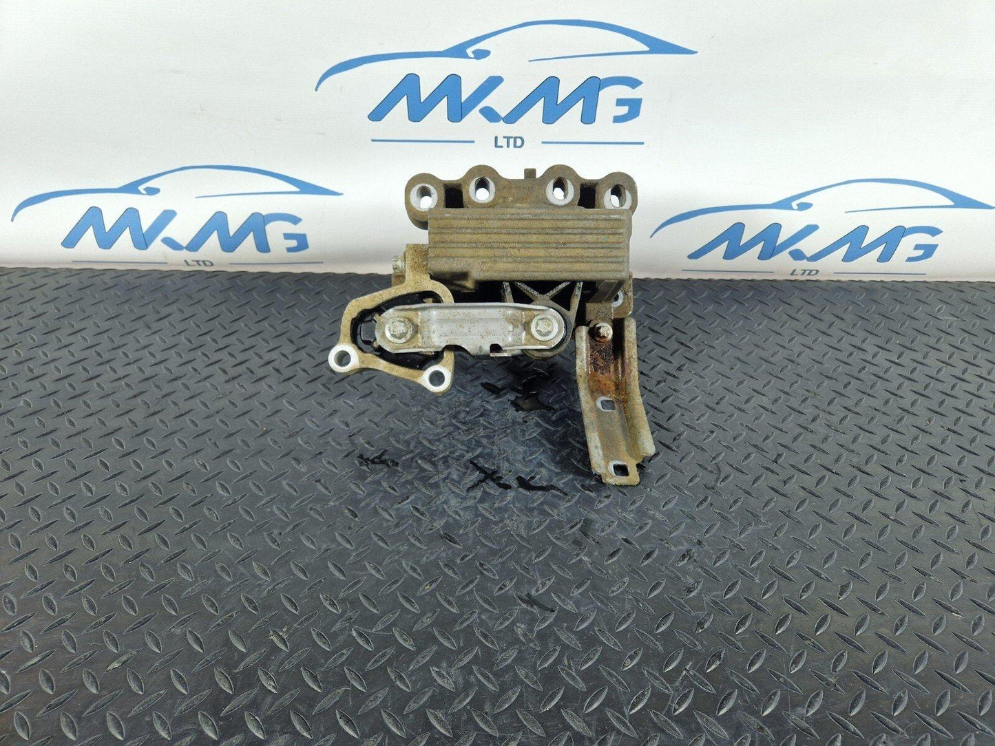 18-ON MERCEDES BENZ SPRINTER W910 FWD OM651.958 ENGINE MOUNT BRACKET A9102410000