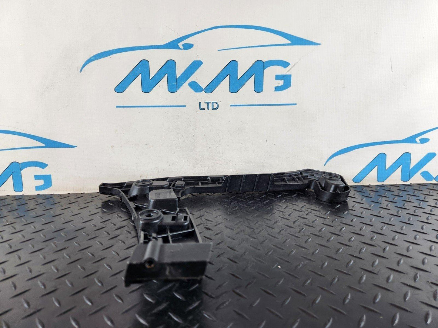 16-19 AUDI A4 B9 ESTATE BUMPER MOUNT BRACKET REAR RIGHT DRIVER SIDE 8W9807454