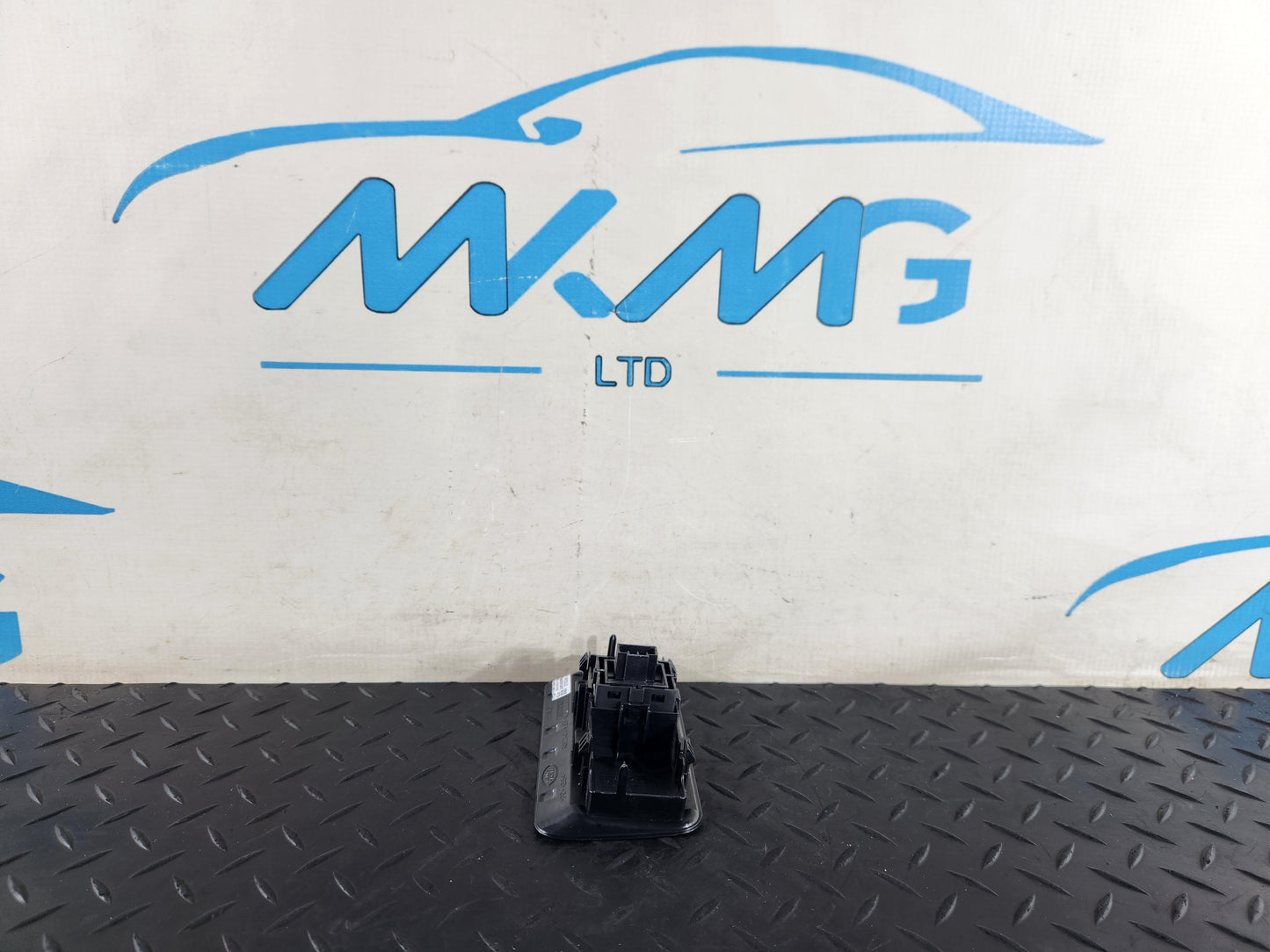 Land Rover Range Rover Evoque L551 SUV Boot Release Switch Button R8D2-044M90-A