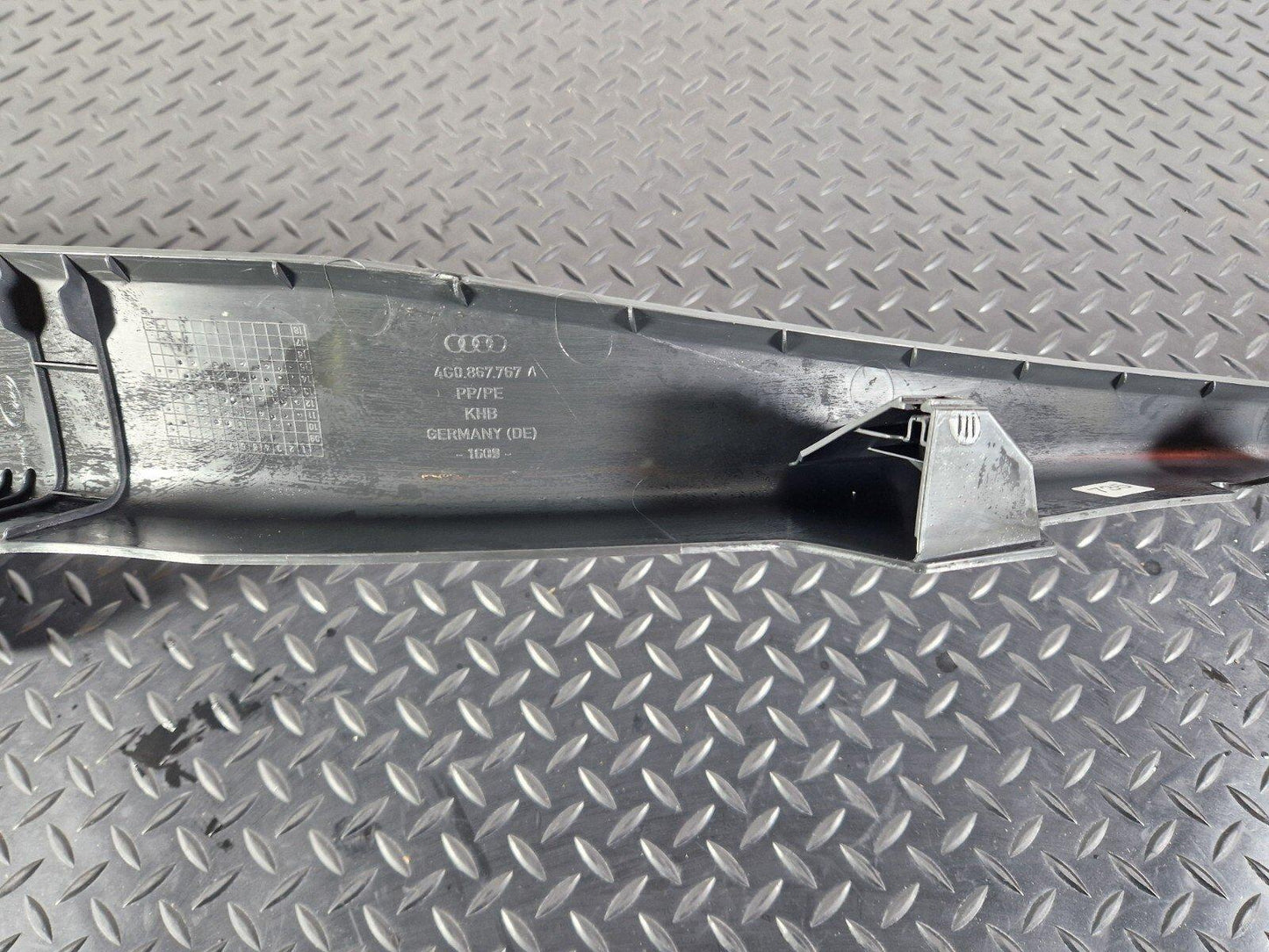 12-18 AUDI A6 C7 GENUINE REAR LEFT LOWER C PILLAR TRIM BLACK 4G0867767A