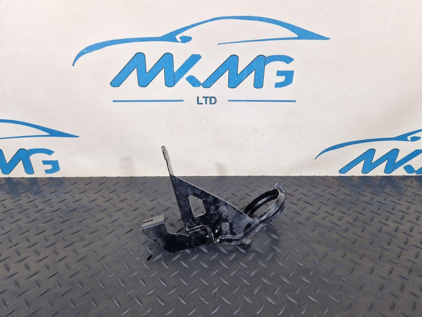 12-17 AUDI S5 CONVERTIBLE GENUINE ENGINE COOLANT PUMP BRACKET MOUNT 8K0121261H