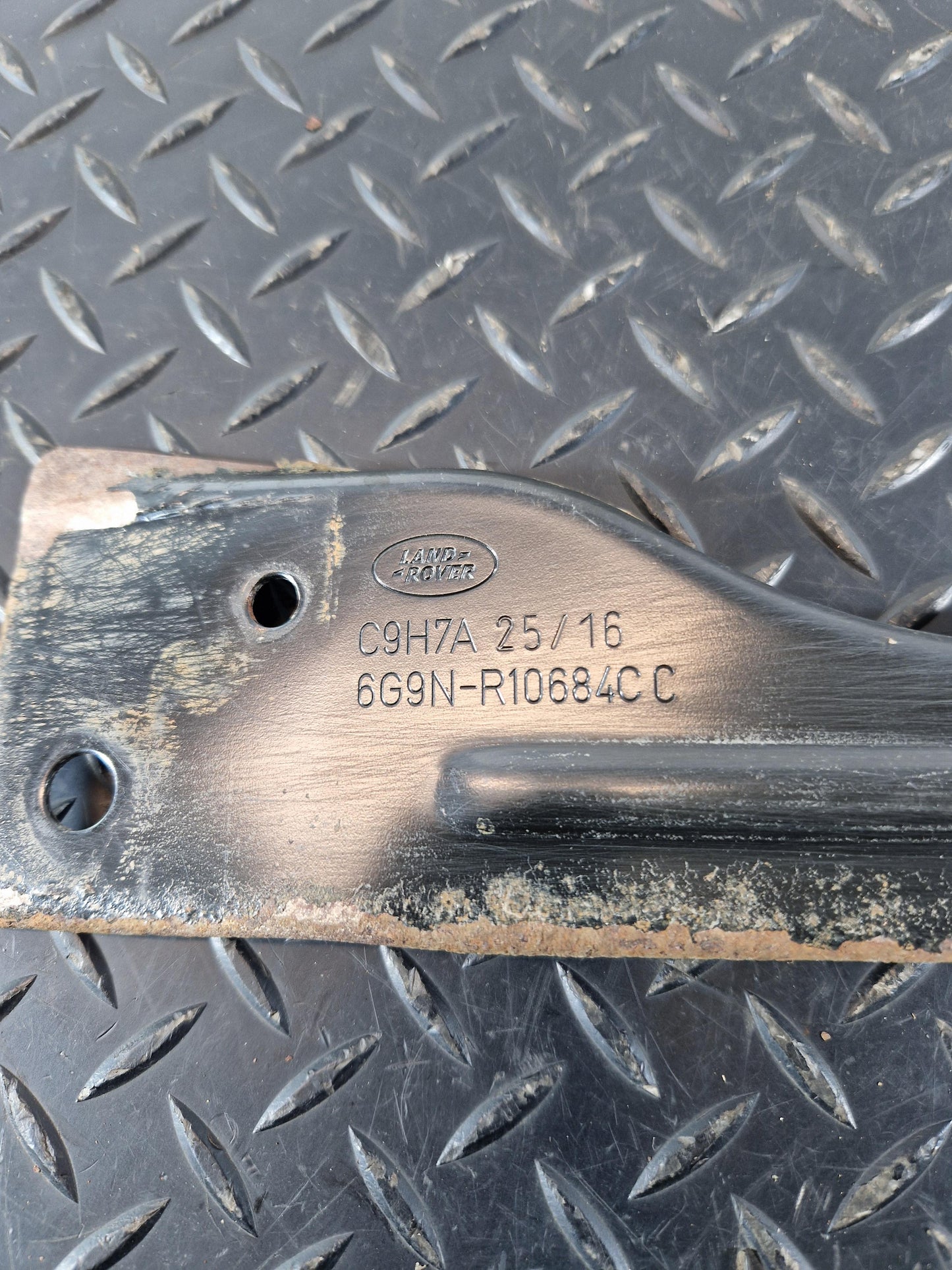 Land Rover Range Rover Evoque L538 LOWER RADIATOR SUPPORT BRACKET 6G9N-R10684C