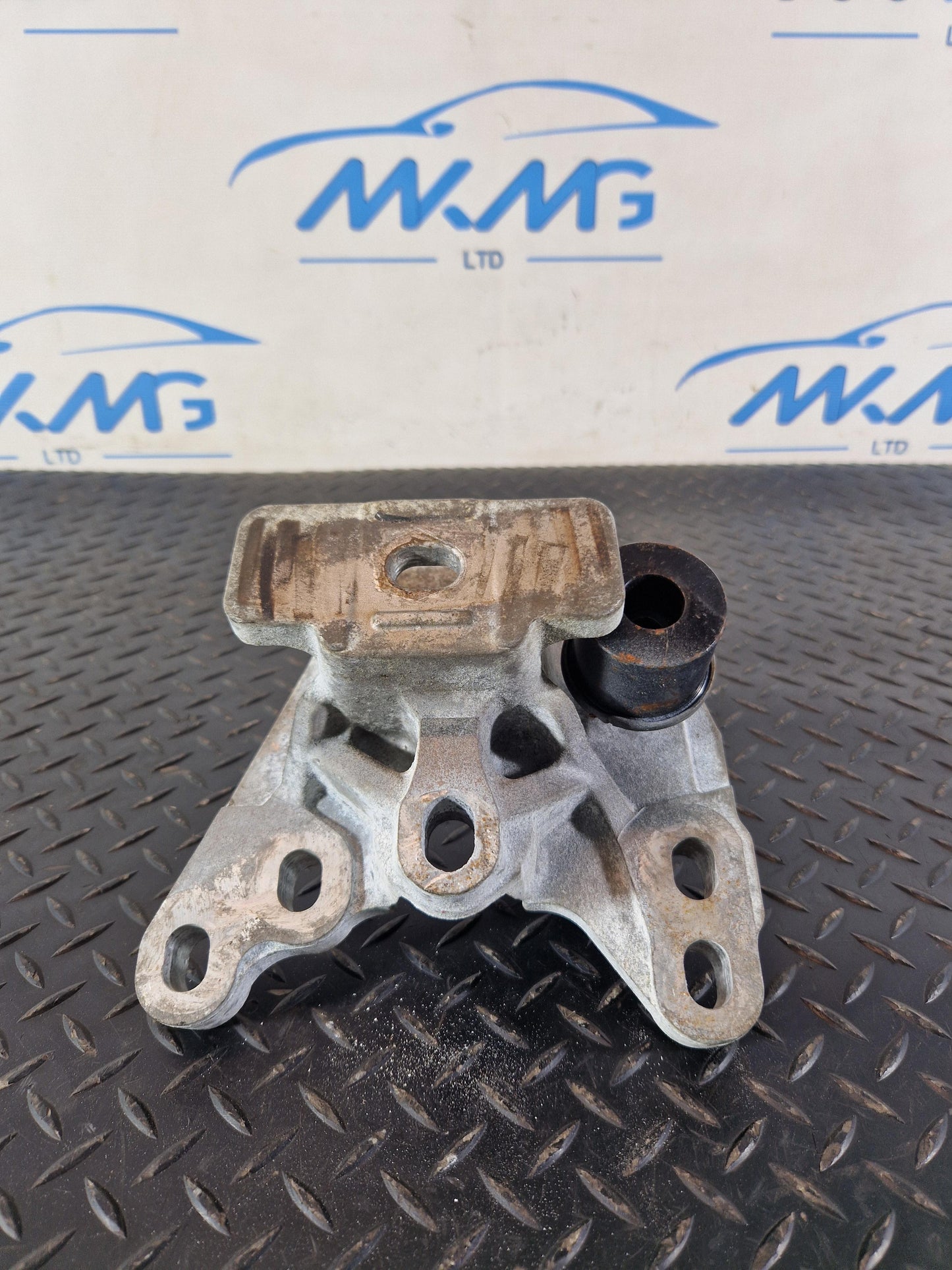 Land Rover Range Rover Evoque ENGINE MOUNT BRACKET K8D26P096AA K8D26F030AA