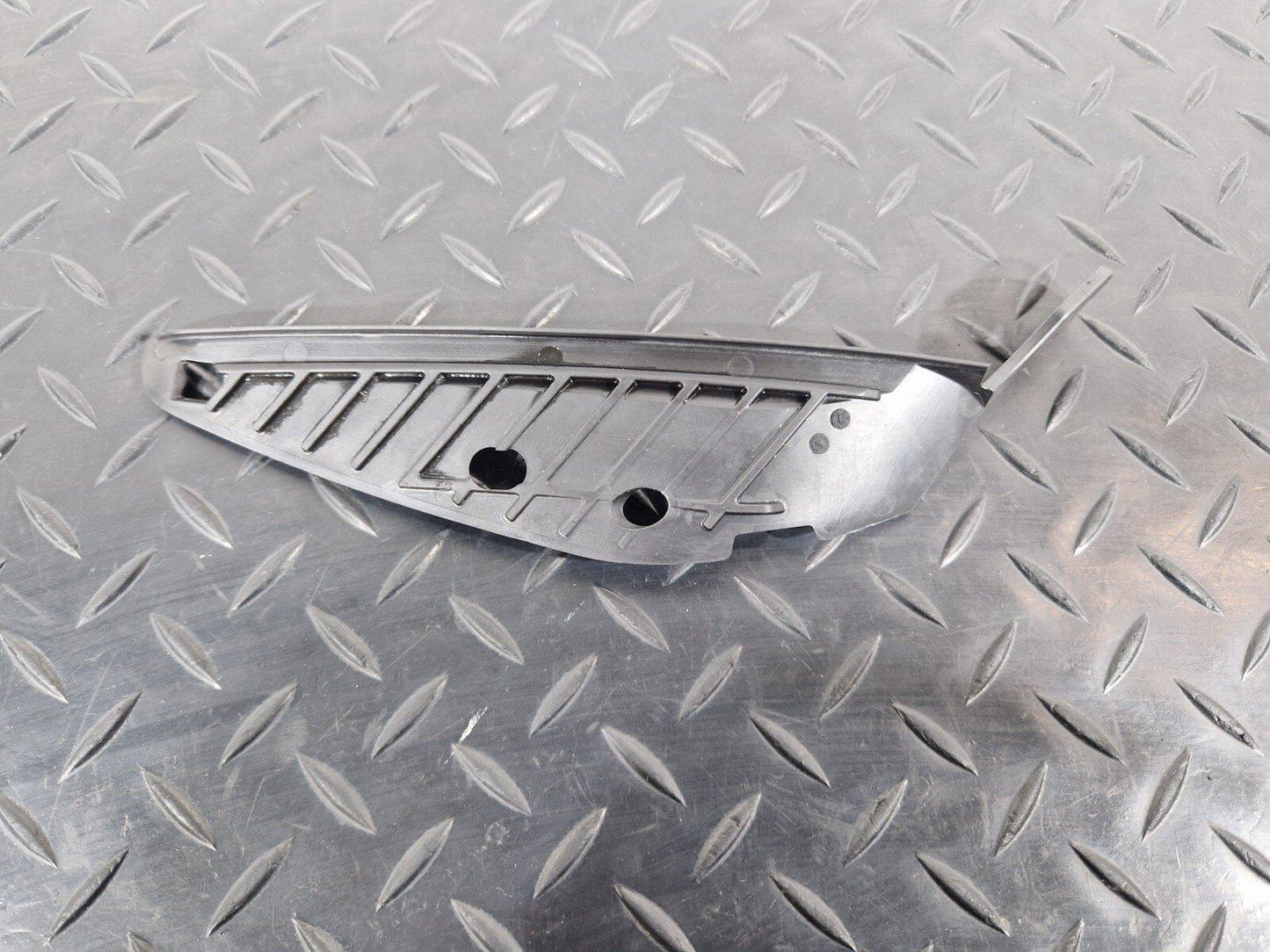 16-24 AUDI A5 F5 CONVERTIBLE FRONT RIGHT O/S MUD DEFLECTOR COVER TRIM 1402000014