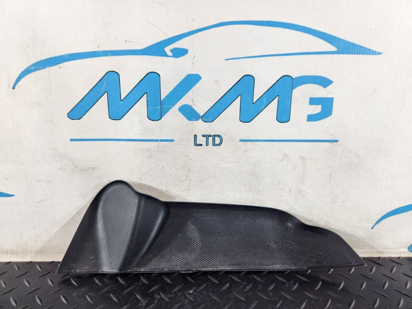 19-ON MERCEDES BENZ B CLASS W247 FRONT RIGHT DOOR POCKET INSERT A2477270200