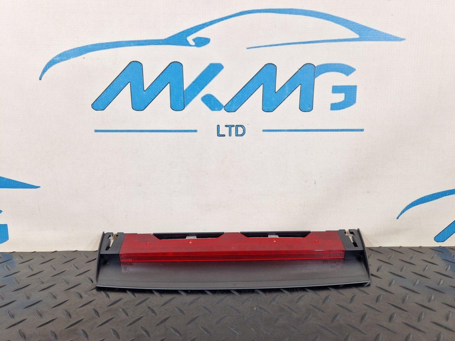 10-17 AUDI A8 4H REAR CENTER 3RD BRAKE STOP LIGHT 4H0945097A
