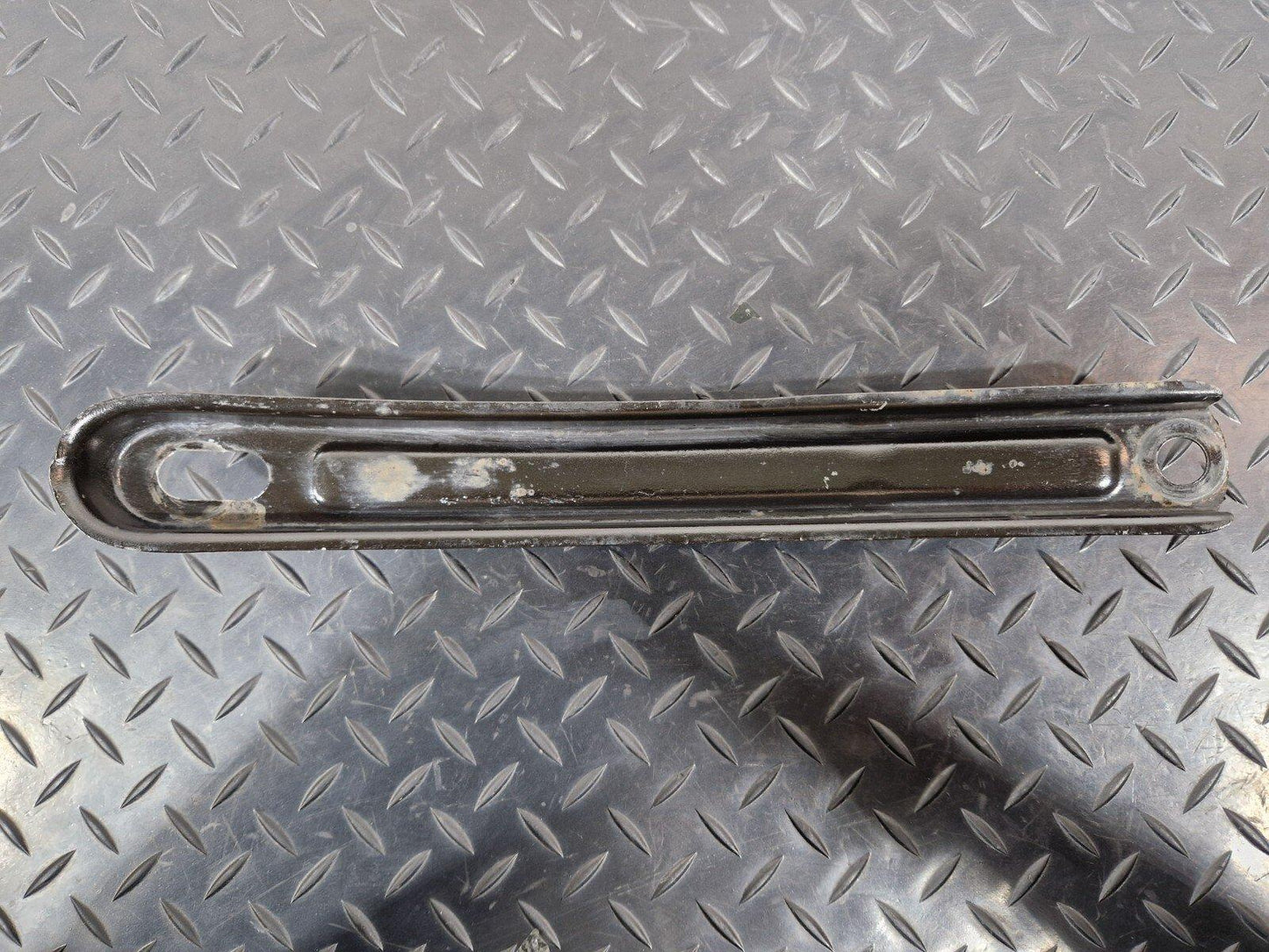14-21 MERCEDES BENZ C200d W205 FRONT AXLE CARRIER BRACING BRACKET A2056282000