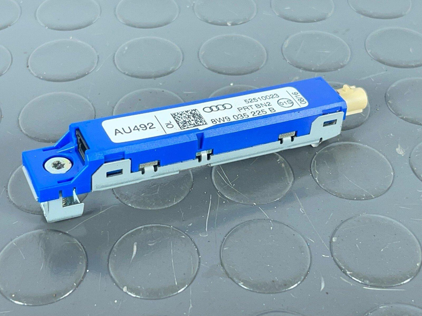 16-19 AUDI A4 B9 ESTATE GENUINE ANTENNA AERIAL AMPLIFIER 8W9035225B