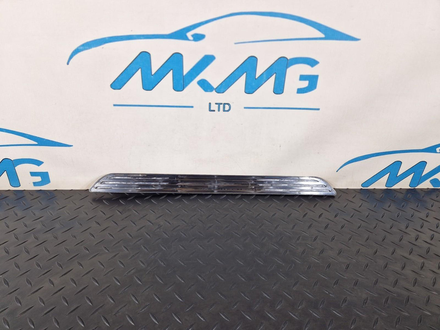10-13 BMW X5 E70 LCI FRONT ENTRANCE DOOR SILL COVER KICK PLATE TRIM 7205263