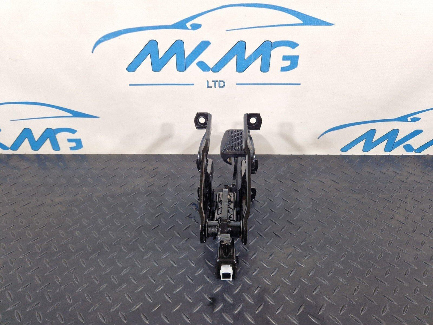 18-ON MERCEDES BENZ SPRINTER W907 W910 BRAKE PEDAL ASSEMBLY A9102900000
